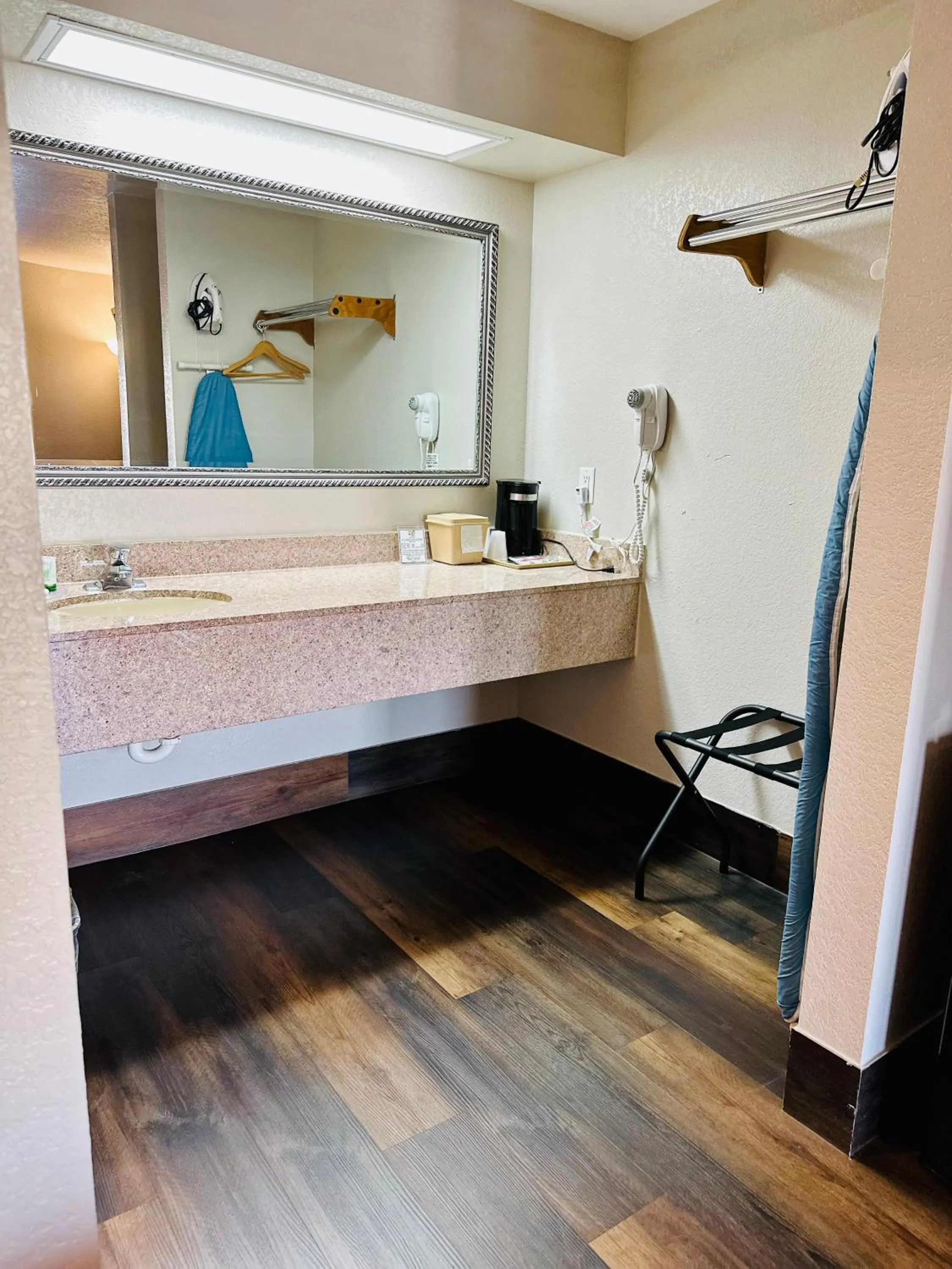 Magnolia Inn and Suites