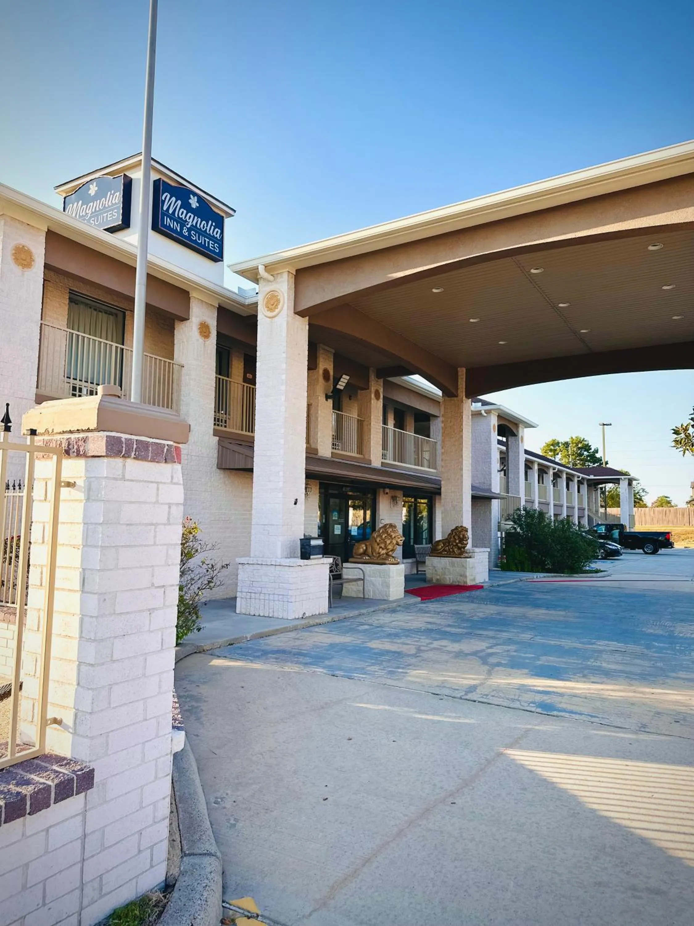 Magnolia Inn and Suites