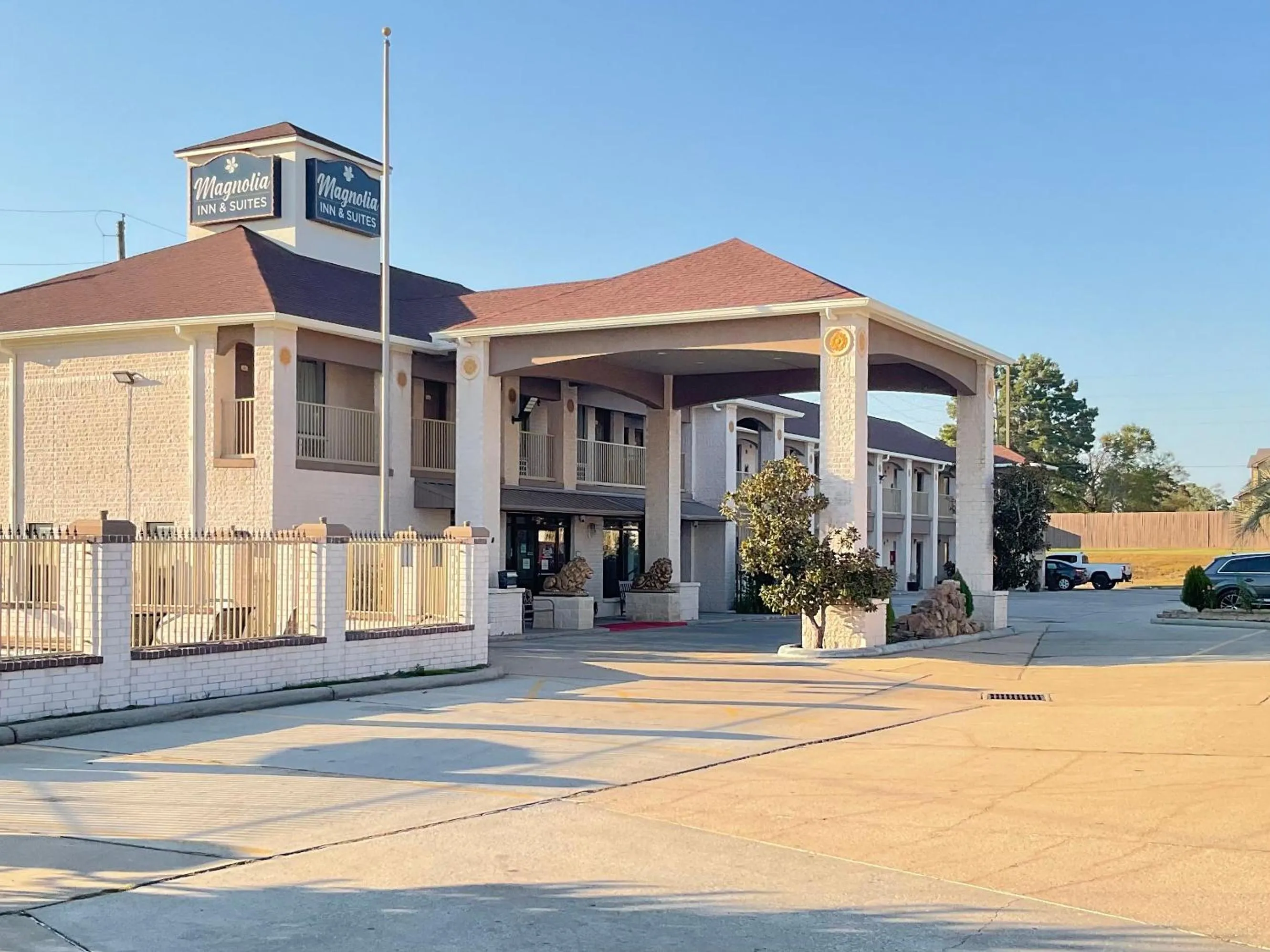 Property building in Magnolia Inn and Suites