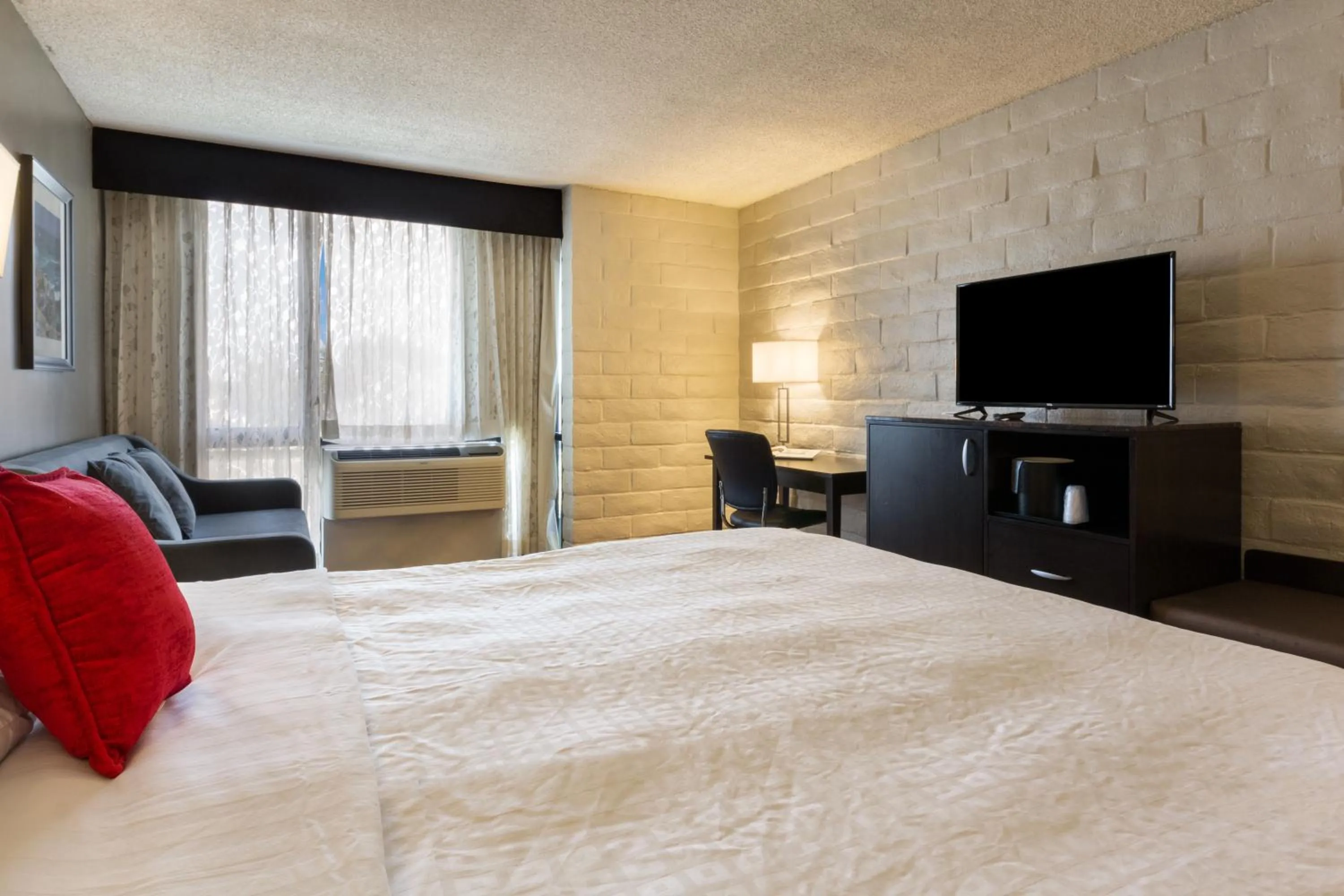 Bed in Red Lion Hotel Monterey