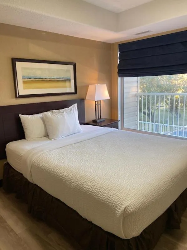 Bed in Franklin Suite Hotel