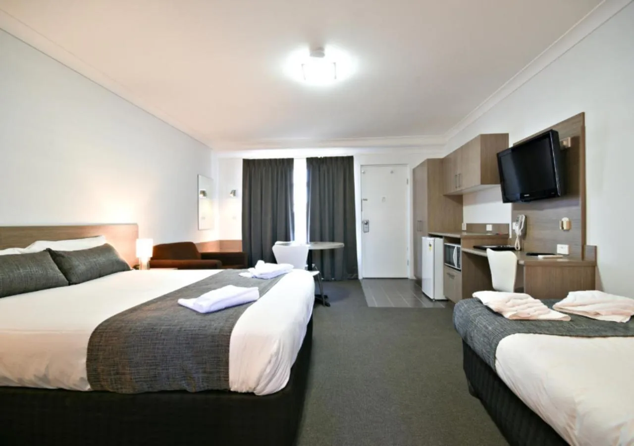 Bedroom, Bed in The Aberdeen Motel