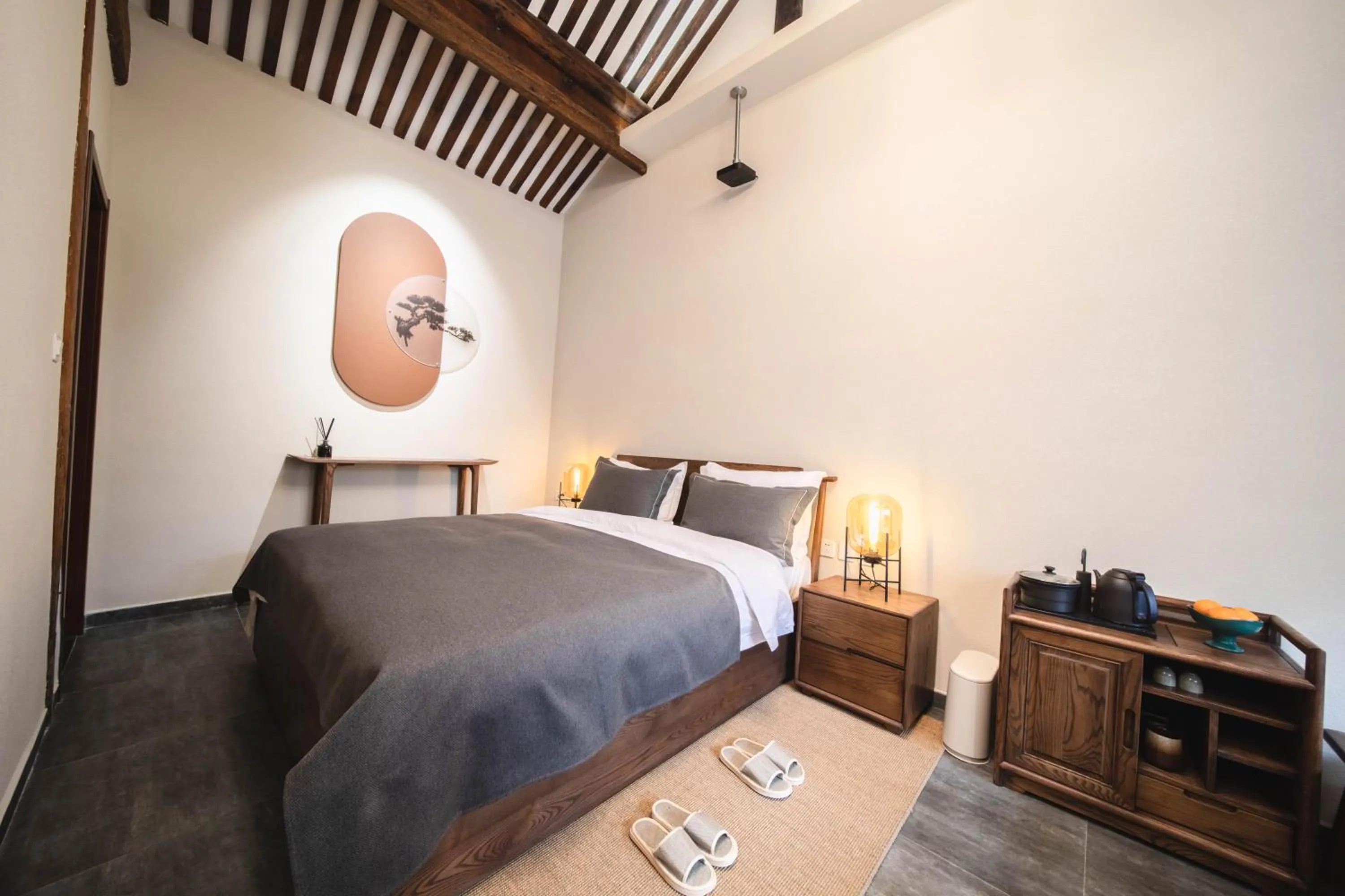 Photo of the whole room, Bed in Guipu Beihai Courtyard Hotel Beijing