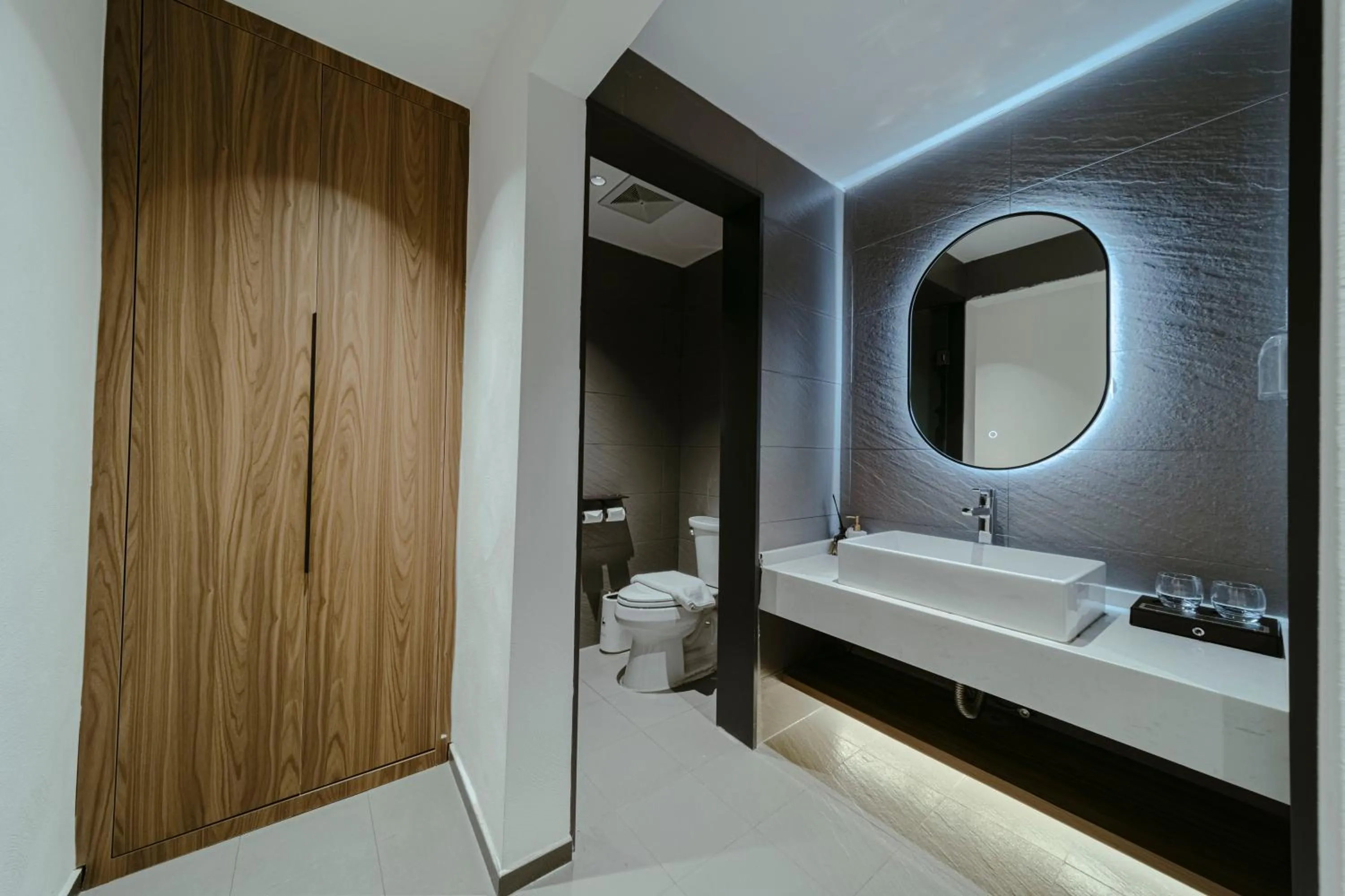 Bathroom, Bed in Guipu Beihai Courtyard Hotel Beijing