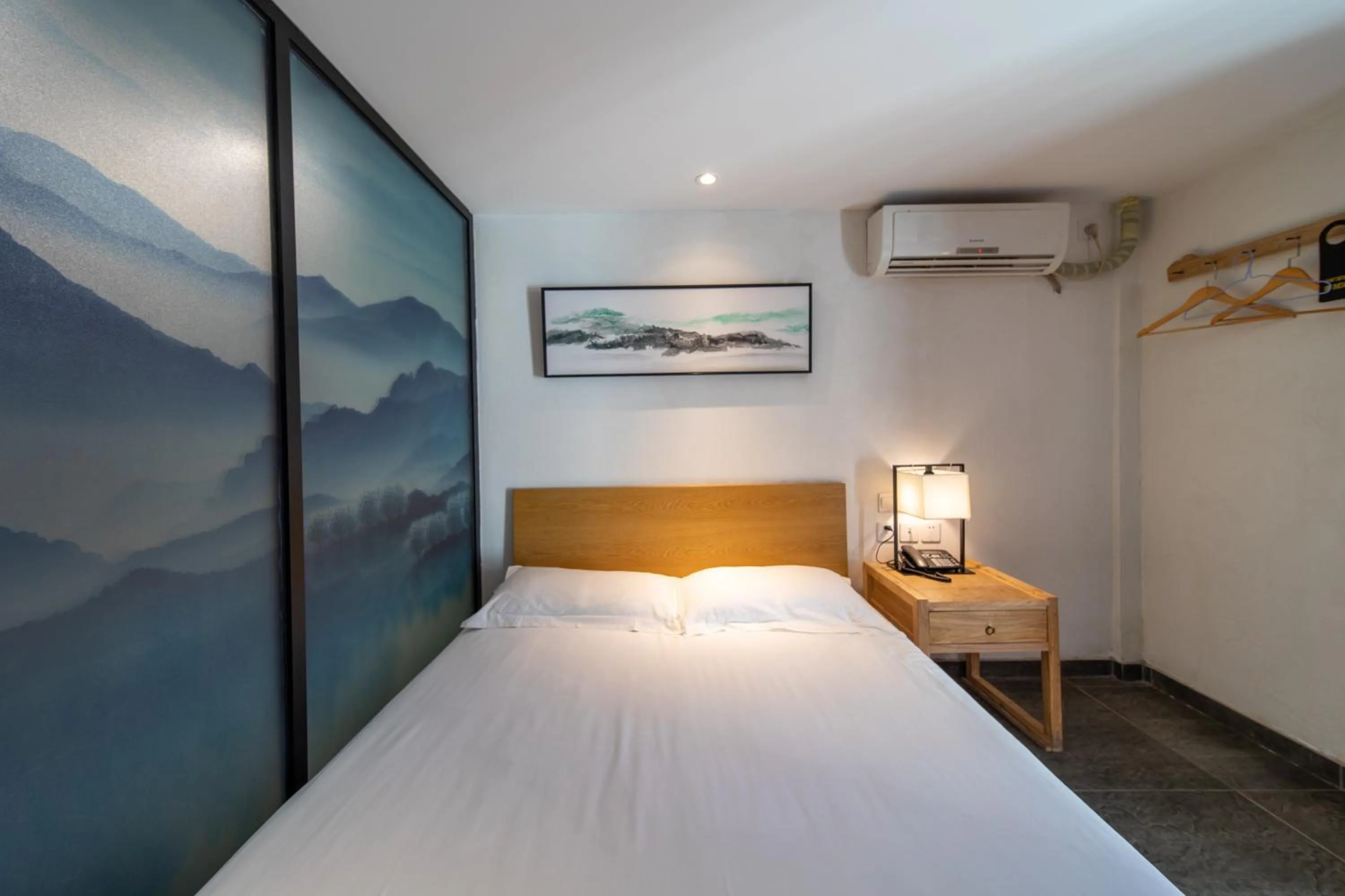 Bed in Guipu Beihai Courtyard Hotel Beijing