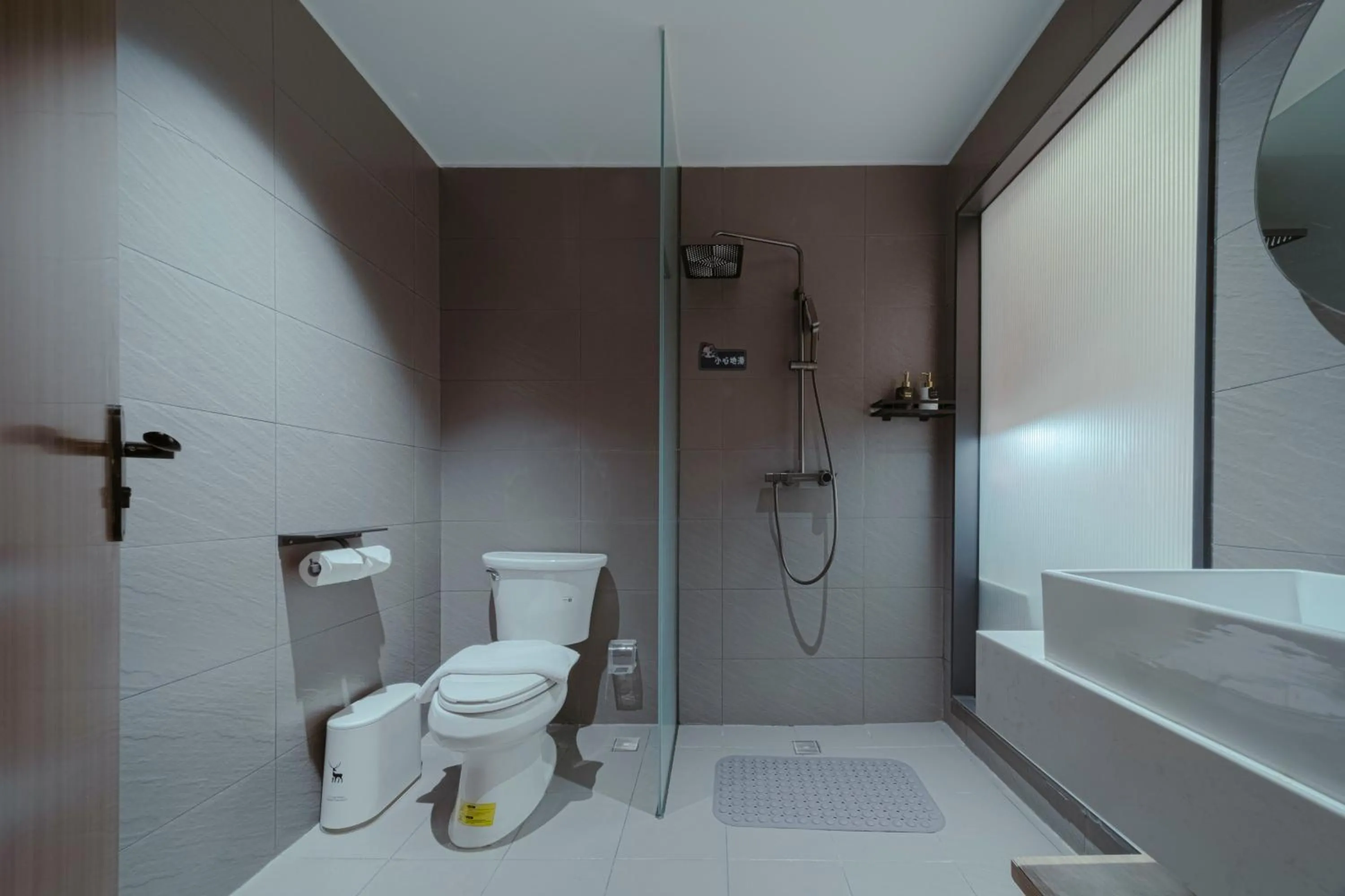 Shower in Guipu Beihai Courtyard Hotel Beijing