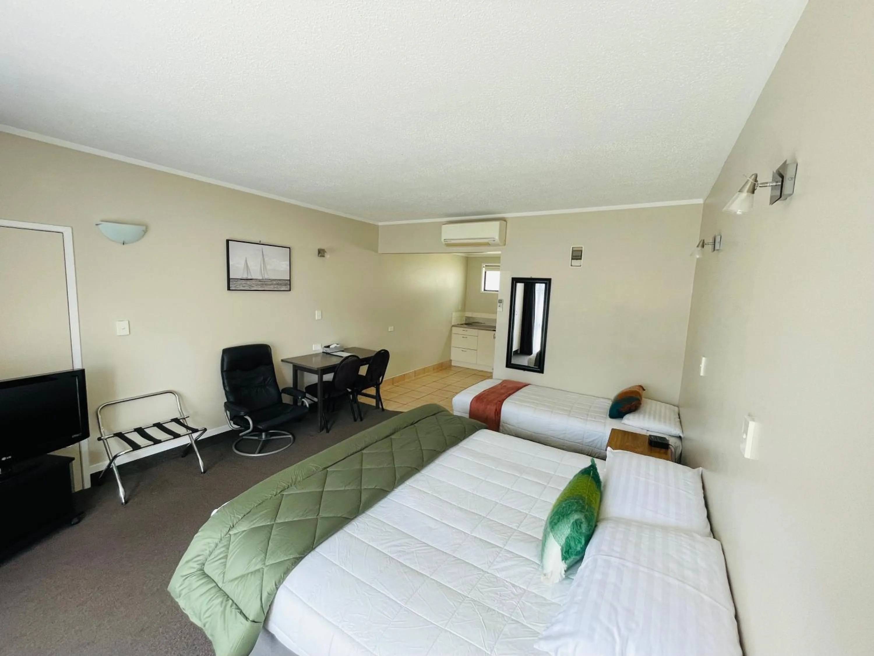 Bed in Kauri Court Motel and Apartments