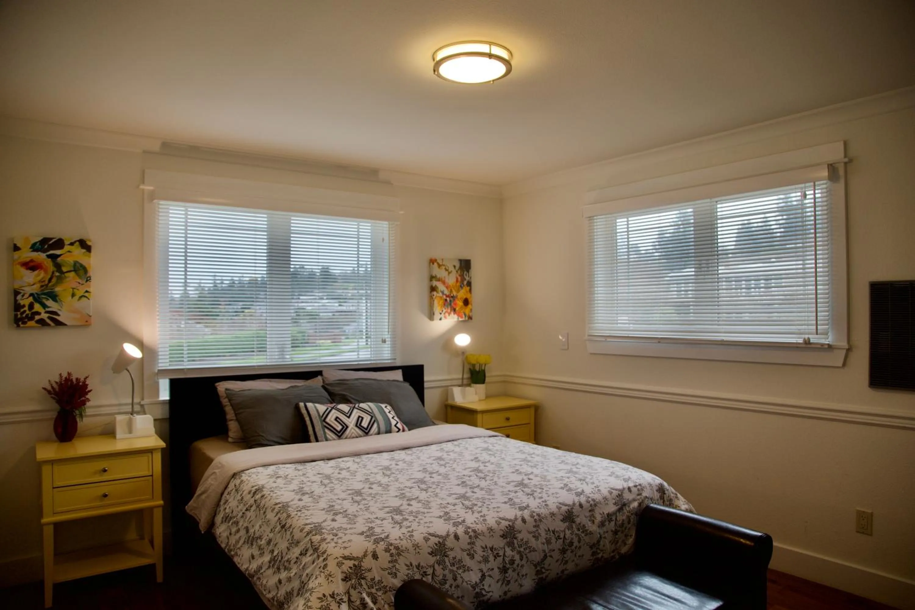 Bed in Scenic Lake View Home