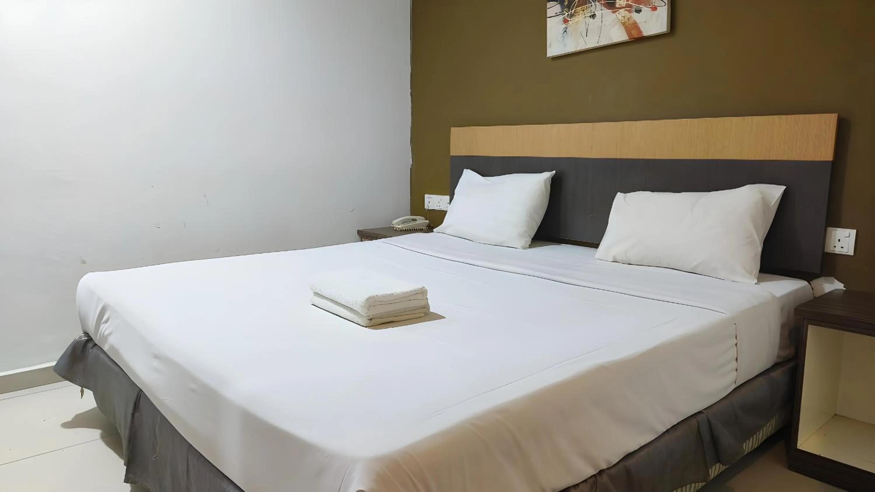 Bed in LEO Express Hotel