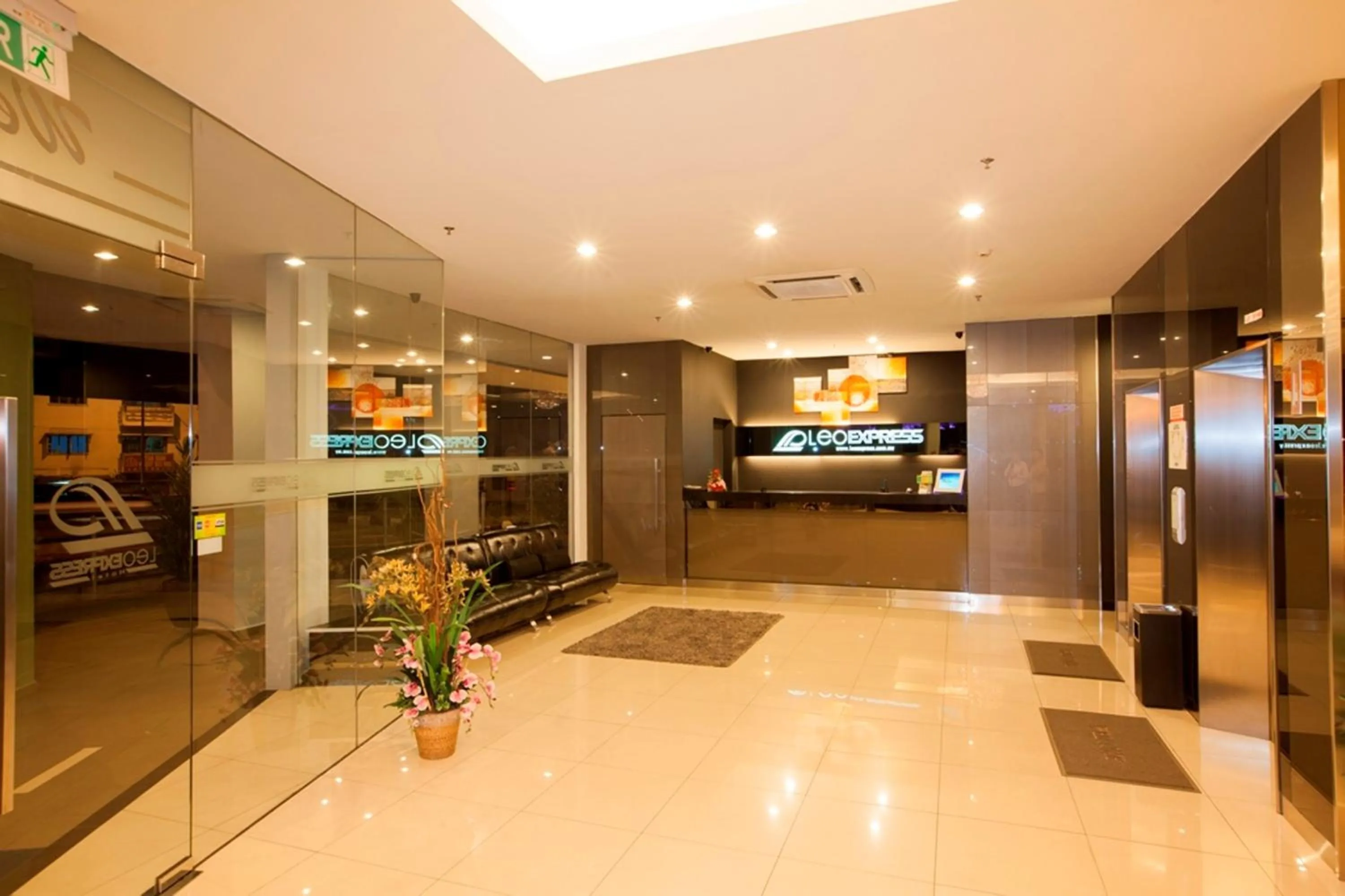 Lobby or reception in LEO Express Hotel