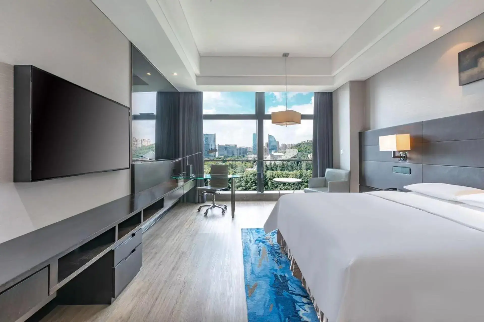 Premier King or Double Room with City View in Renaissance Guiyang Hotel Premier King or Double Room with City View in Renaissance Guiyang Hotel