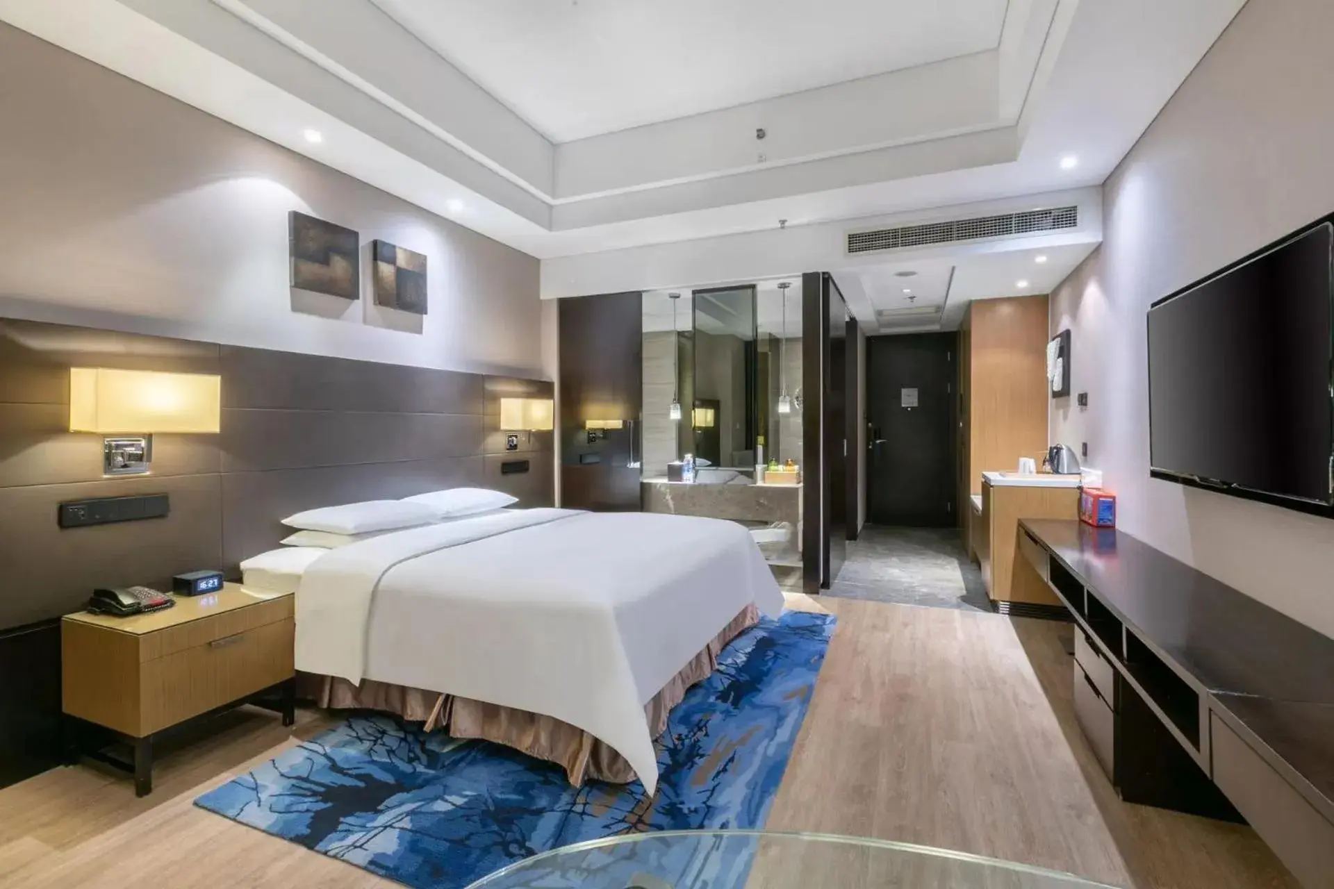 King or Twin Room with City View in Renaissance Guiyang Hotel King or Twin Room with City View in Renaissance Guiyang Hotel
