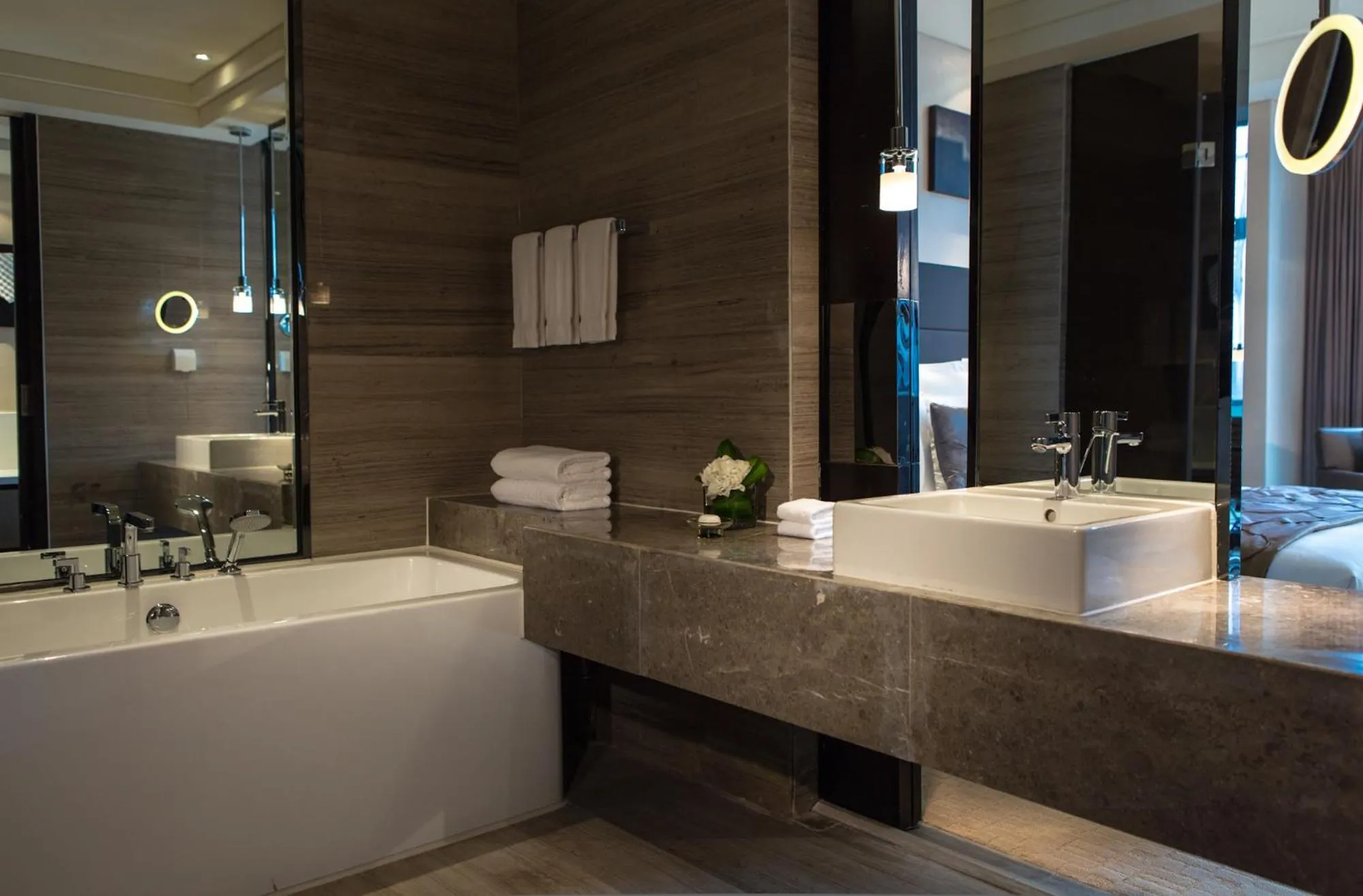 Bathroom in Renaissance Guiyang Hotel