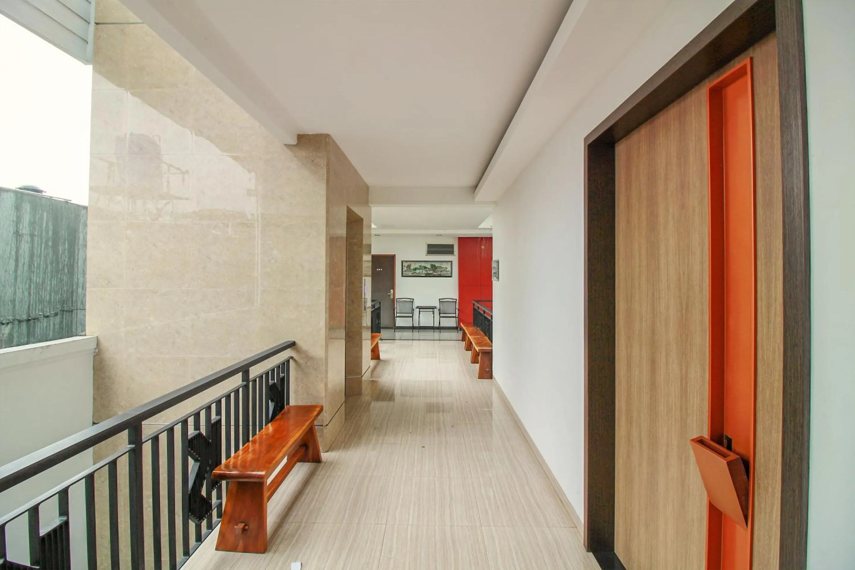 Lobby or reception in Collection O Pasteur Near Paris Van Java Mall Formerly Sweet Karina