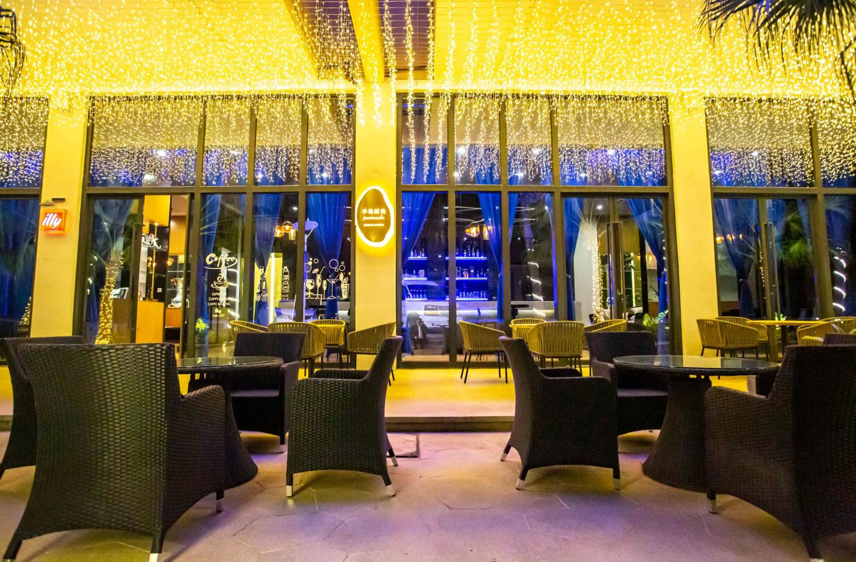 Lounge or bar in Sanya Serenity Coast Marina Hotel