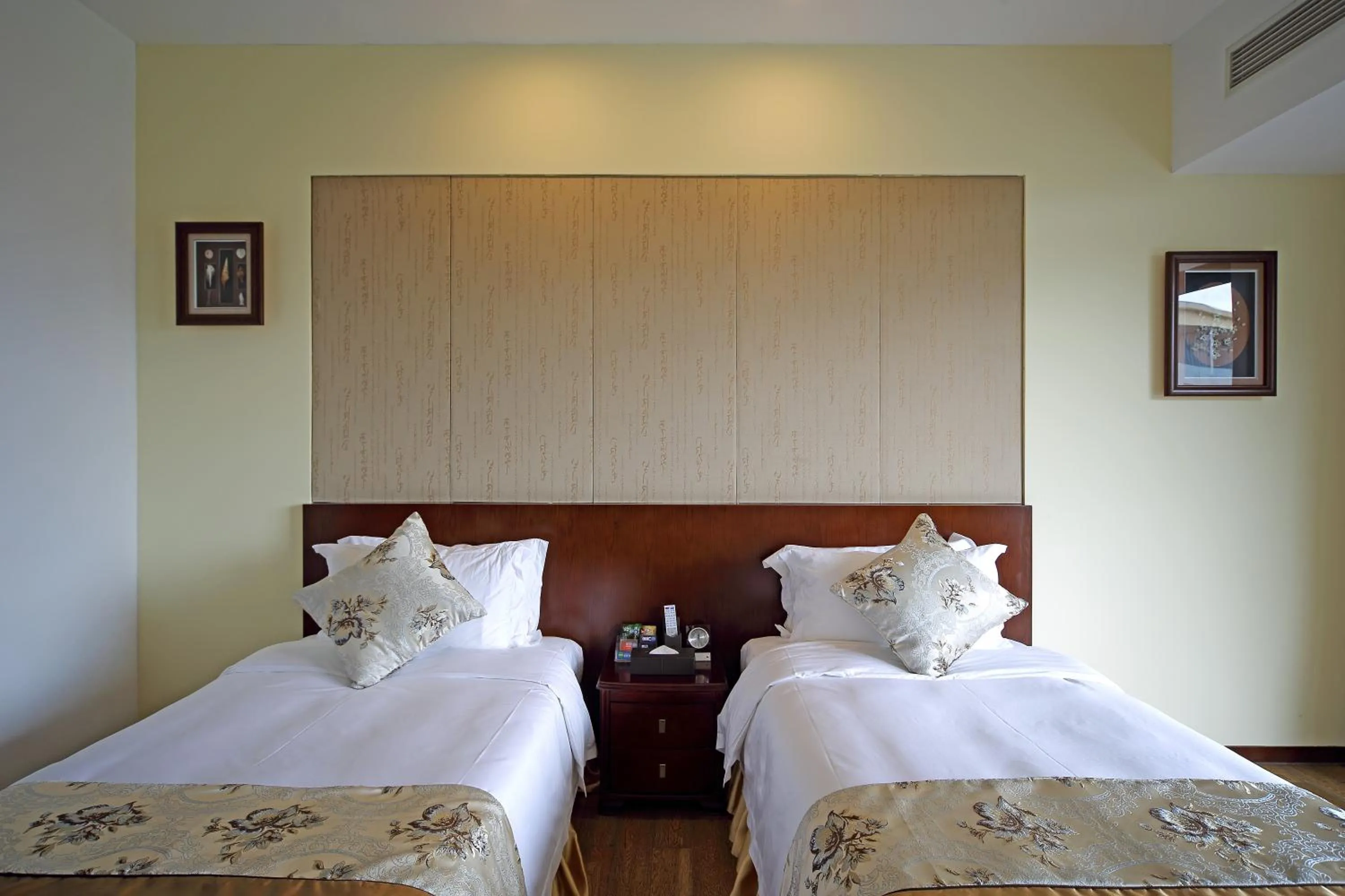 Bed in Sanya Serenity Coast Marina Hotel