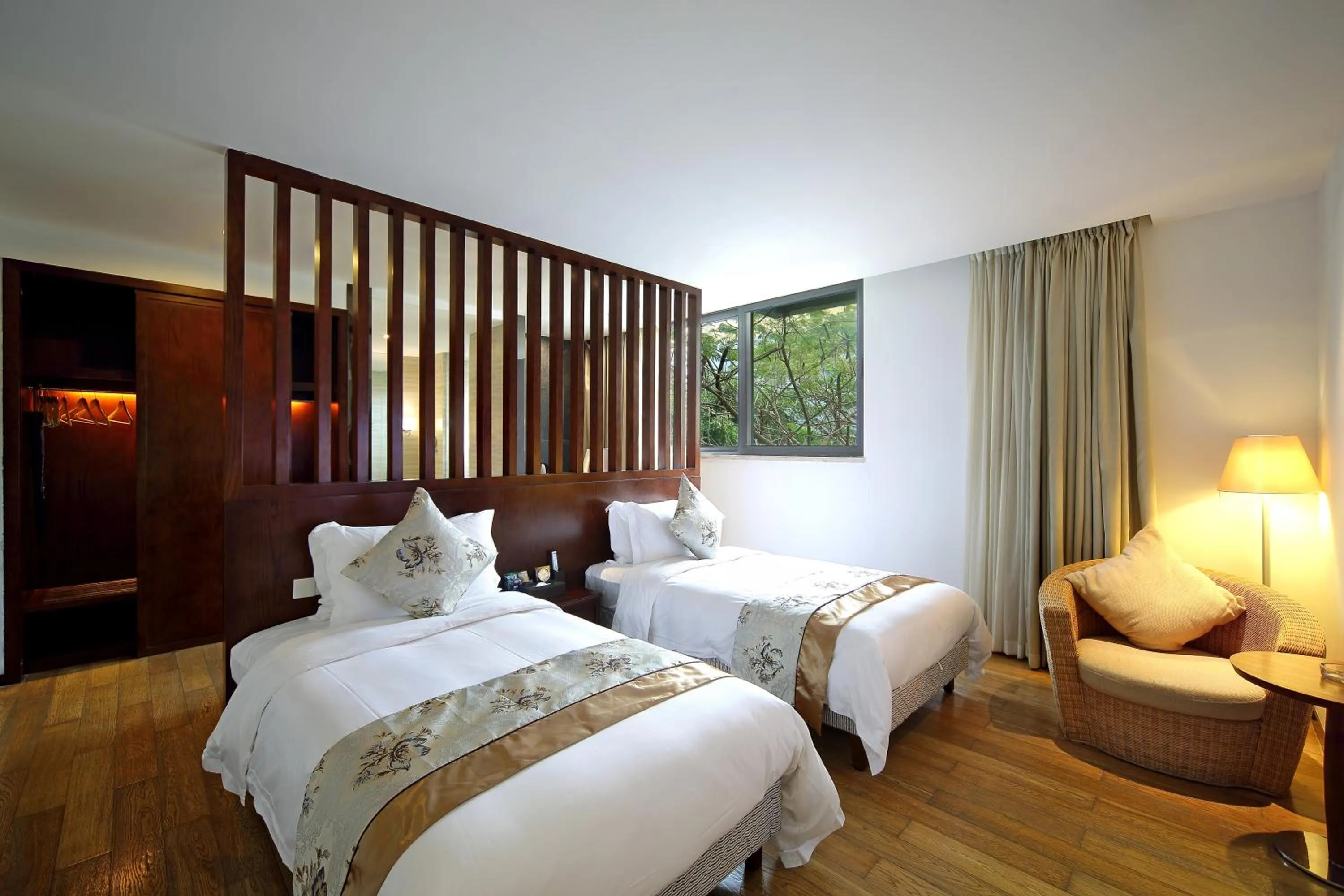 Bed in Sanya Serenity Coast Marina Hotel