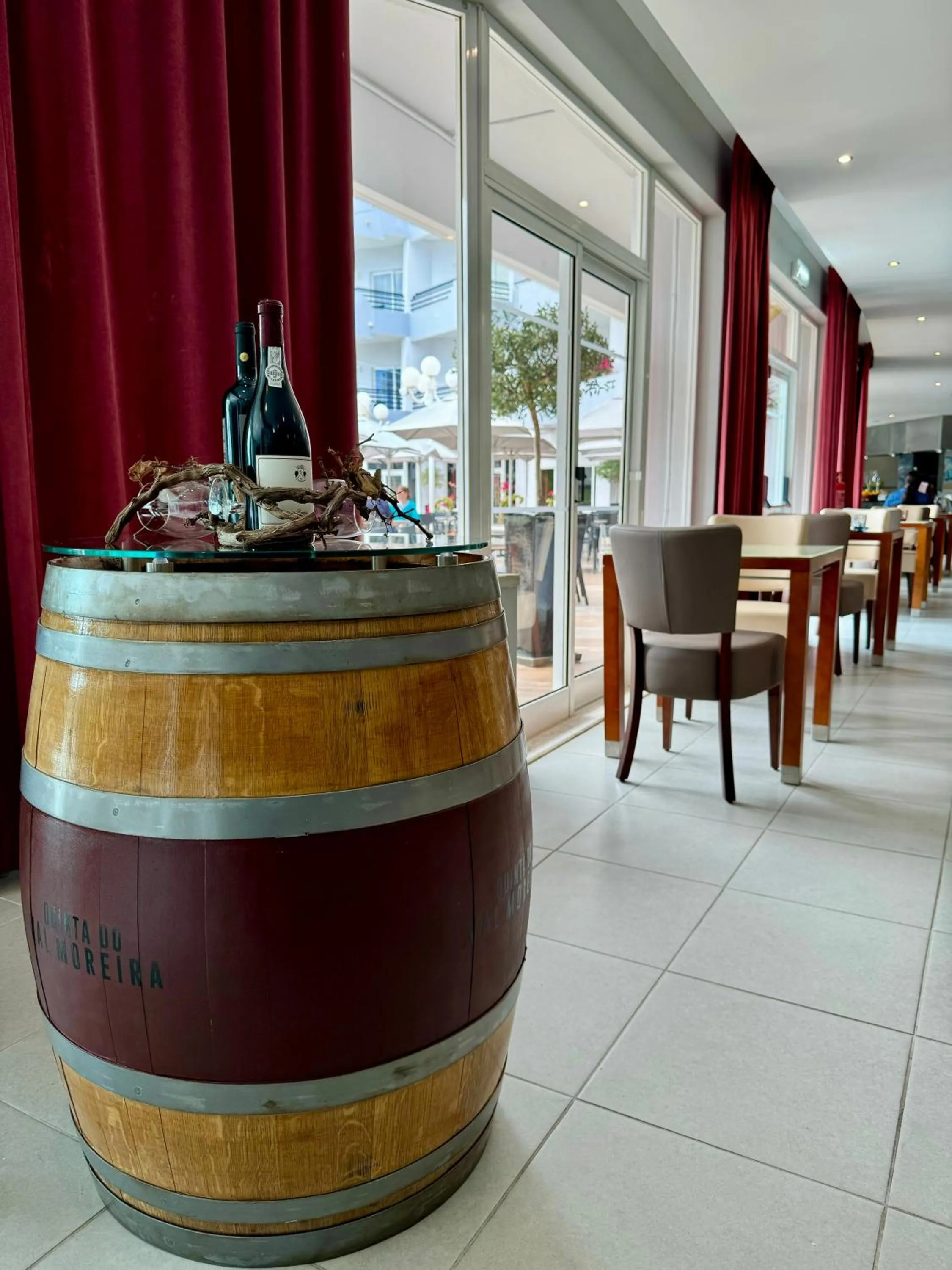 Restaurant/places to eat in Vila Gale Nautico