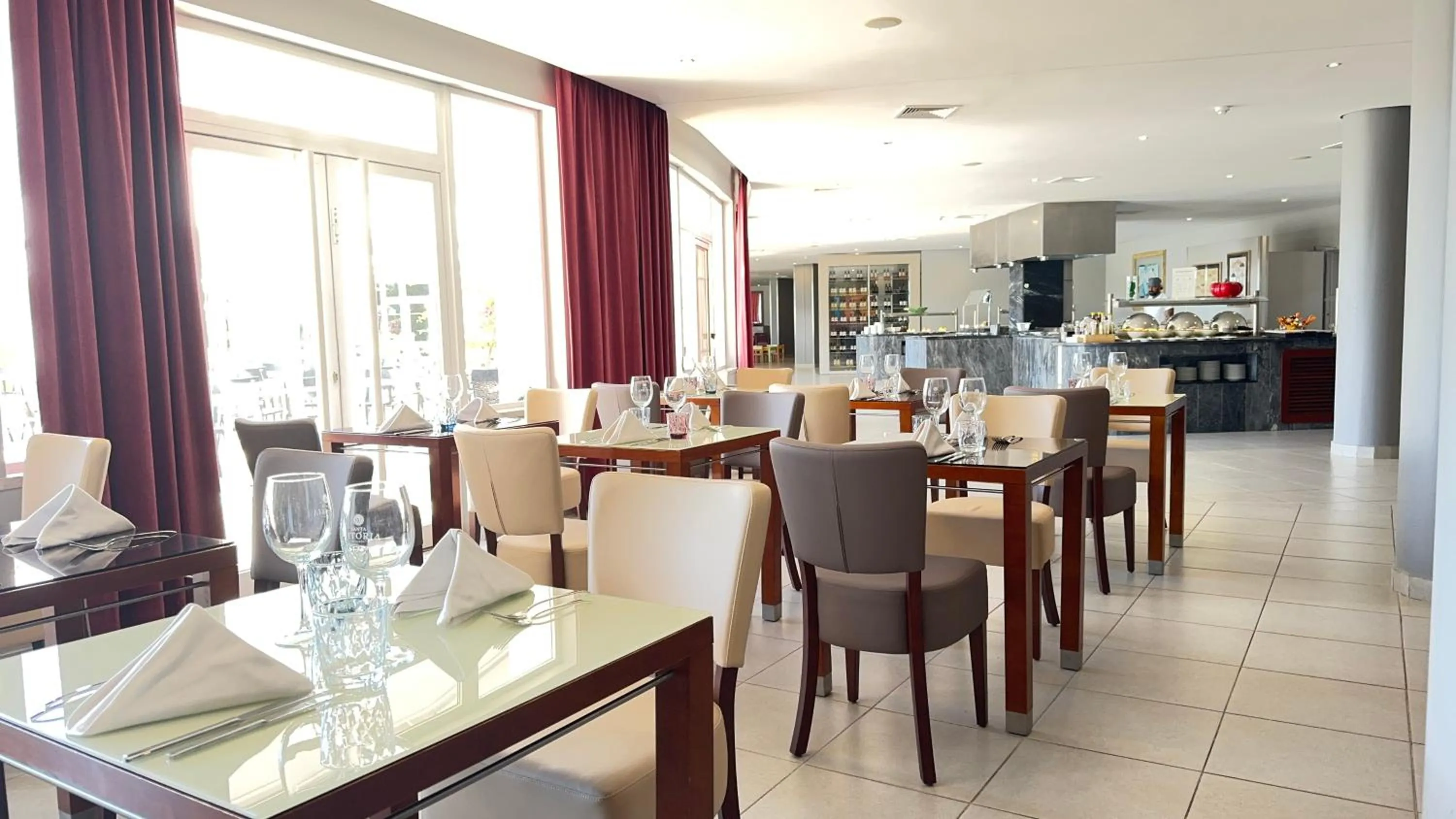 Restaurant/places to eat in Vila Gale Nautico