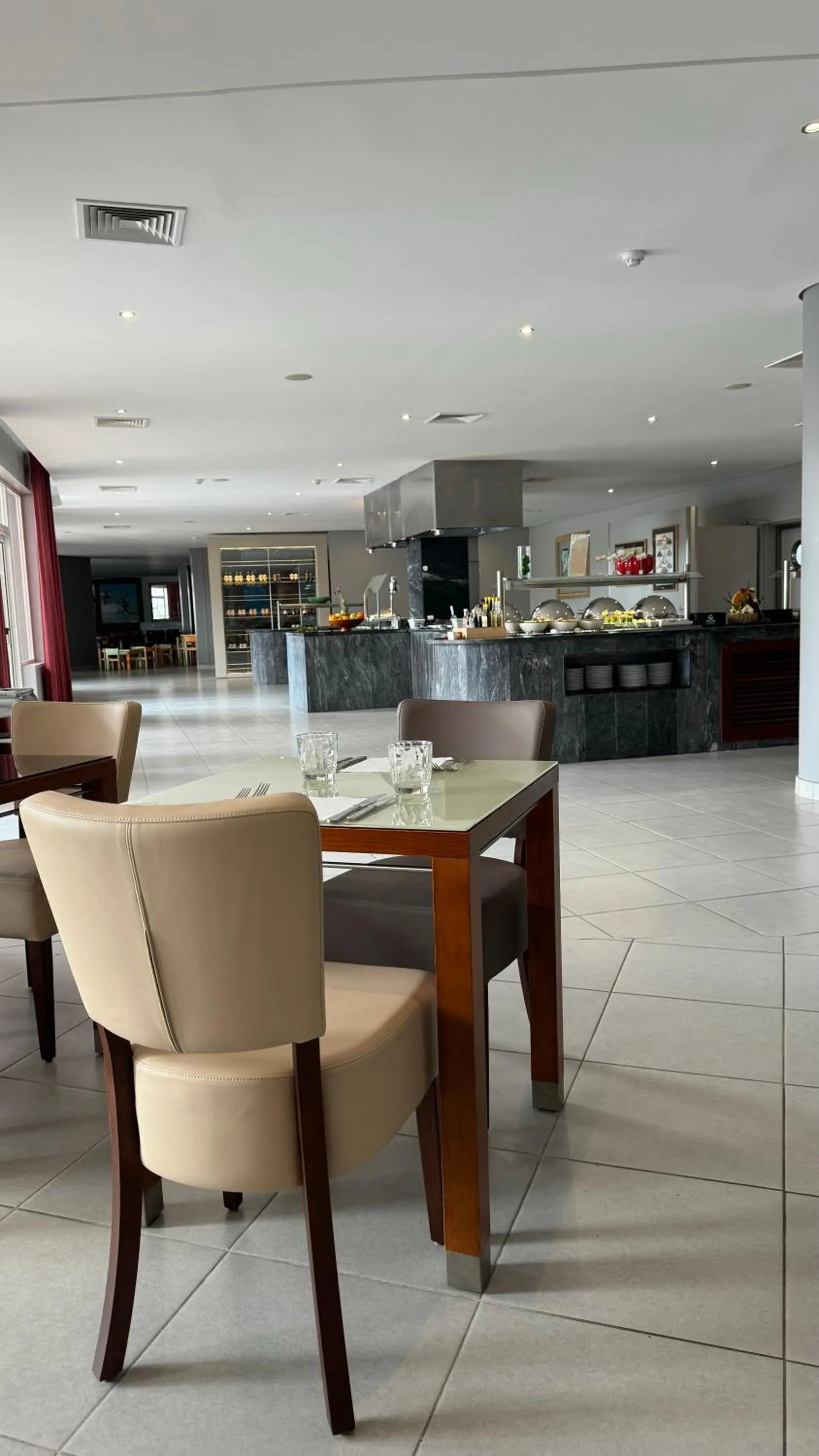 Restaurant/places to eat in Vila Gale Nautico