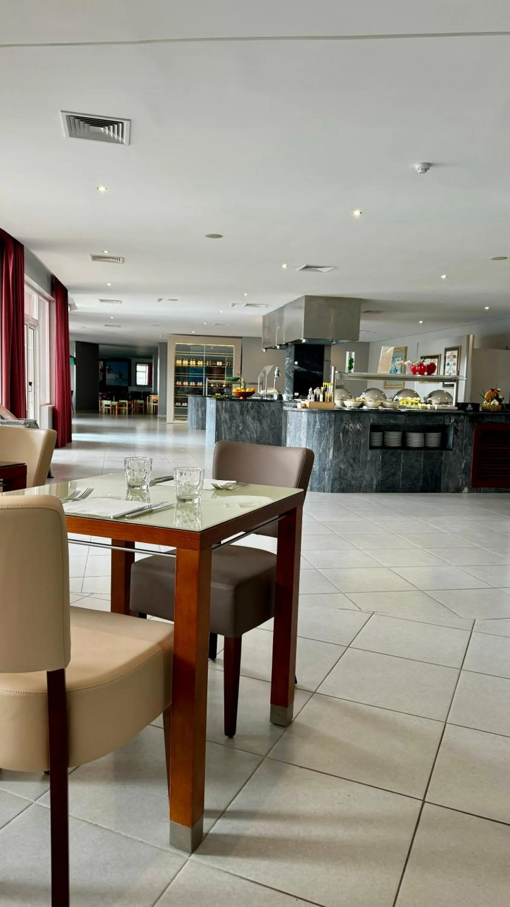 Restaurant/places to eat in Vila Gale Nautico