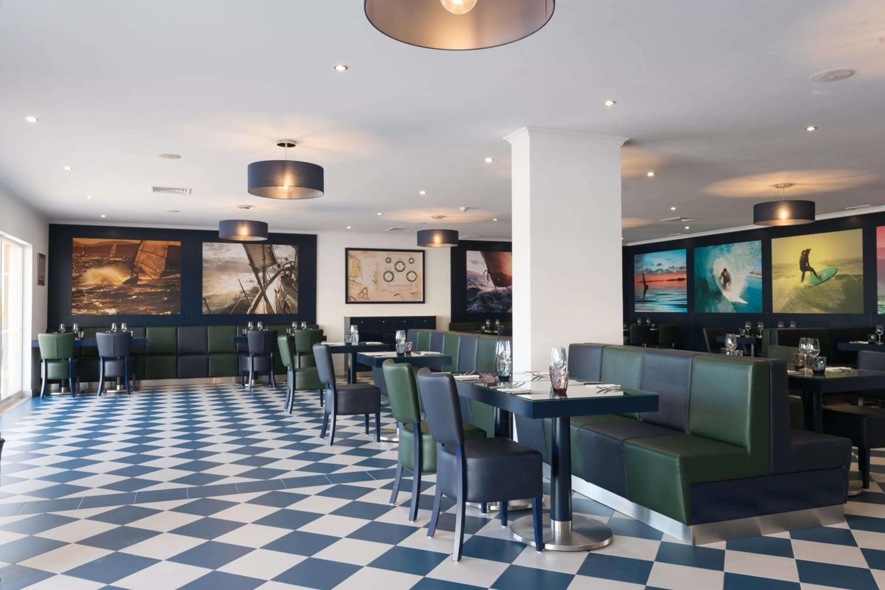 Restaurant/places to eat in Vila Gale Nautico