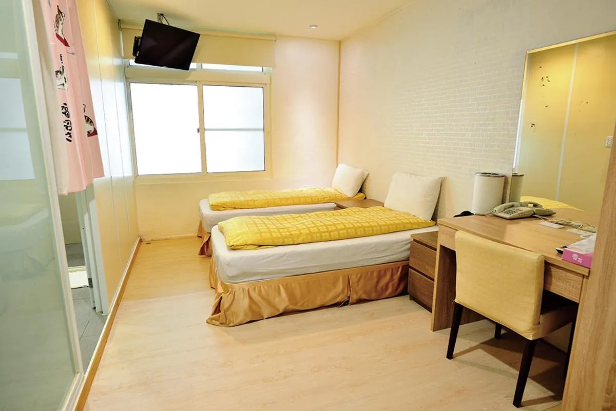 Bed in Chengching Lakefront Resort