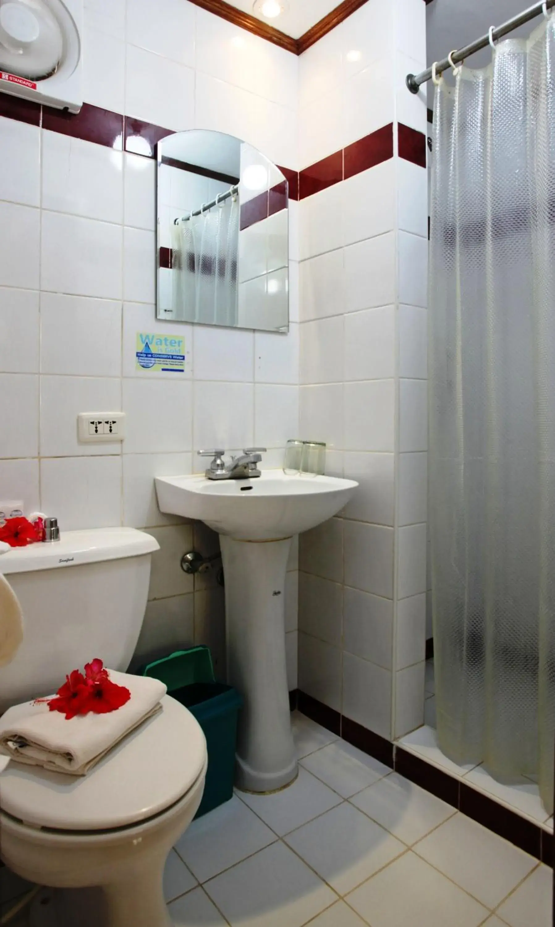 Economy Double or Twin Room in El Galleon Beach Resort Economy Double or Twin Room in El Galleon Beach Resort