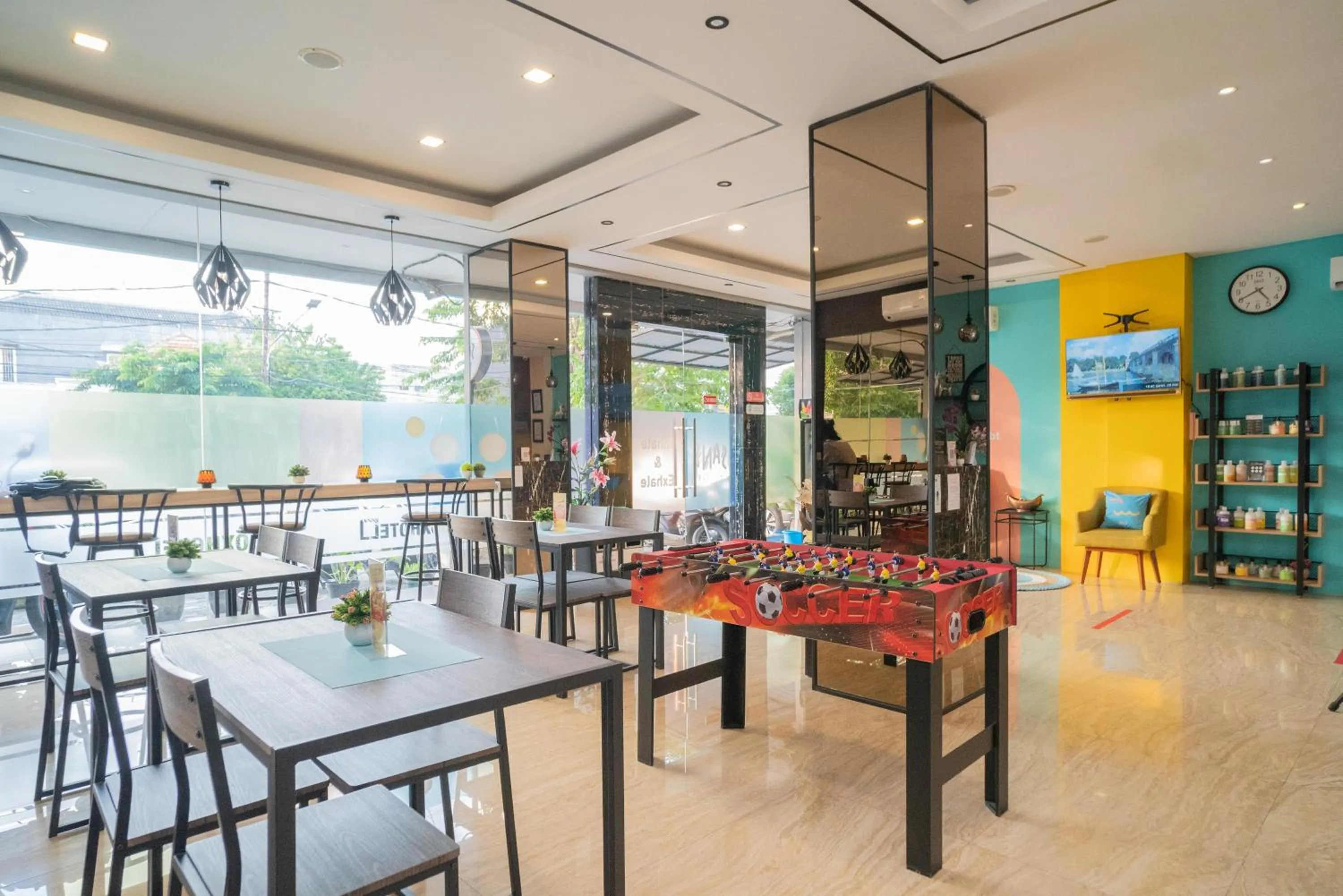 Lobby or reception in Sans Hotel Kupang Indah Surabaya