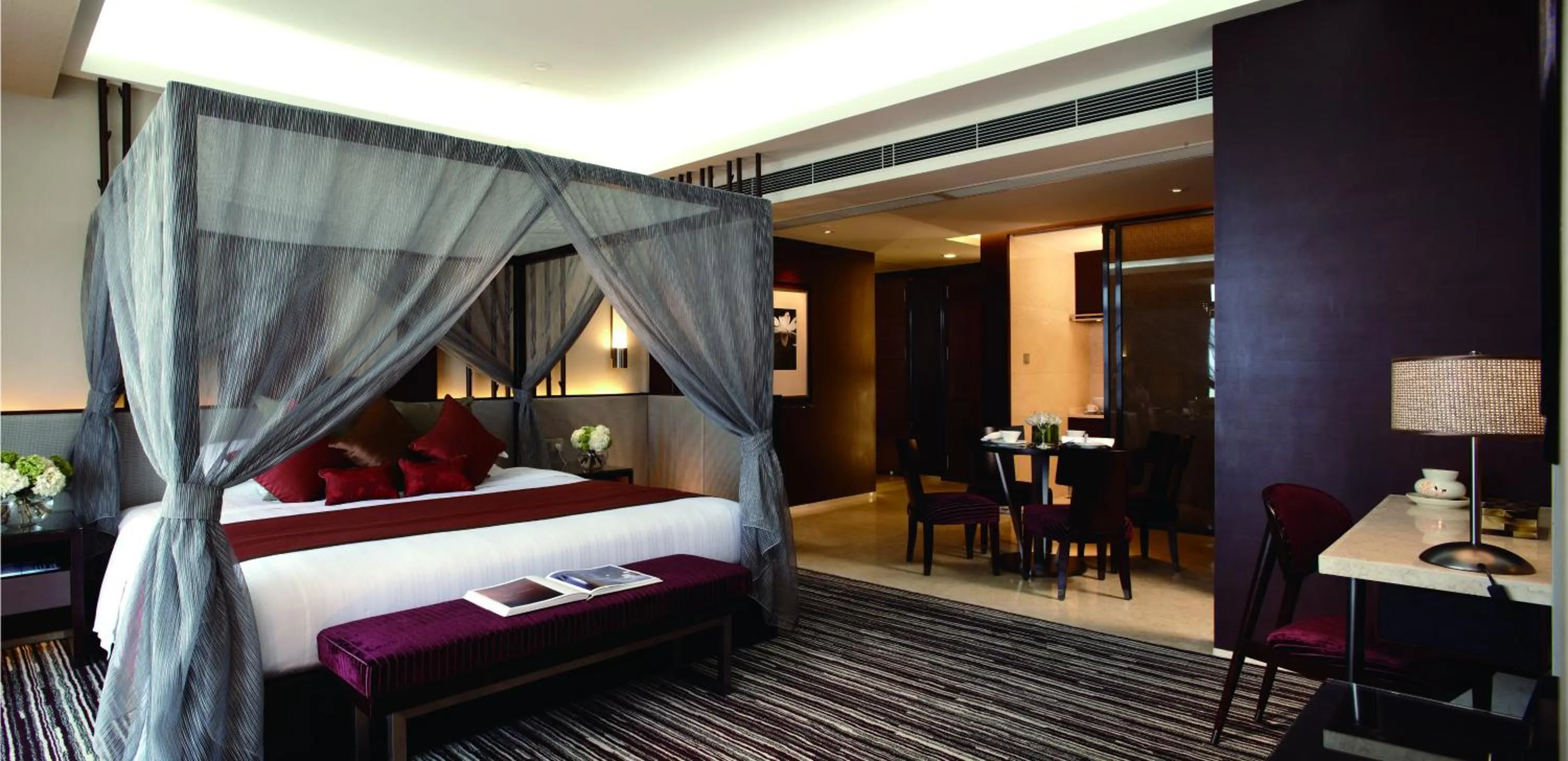 Photo of the whole room, Bed in Mission Hills Resort Haikou