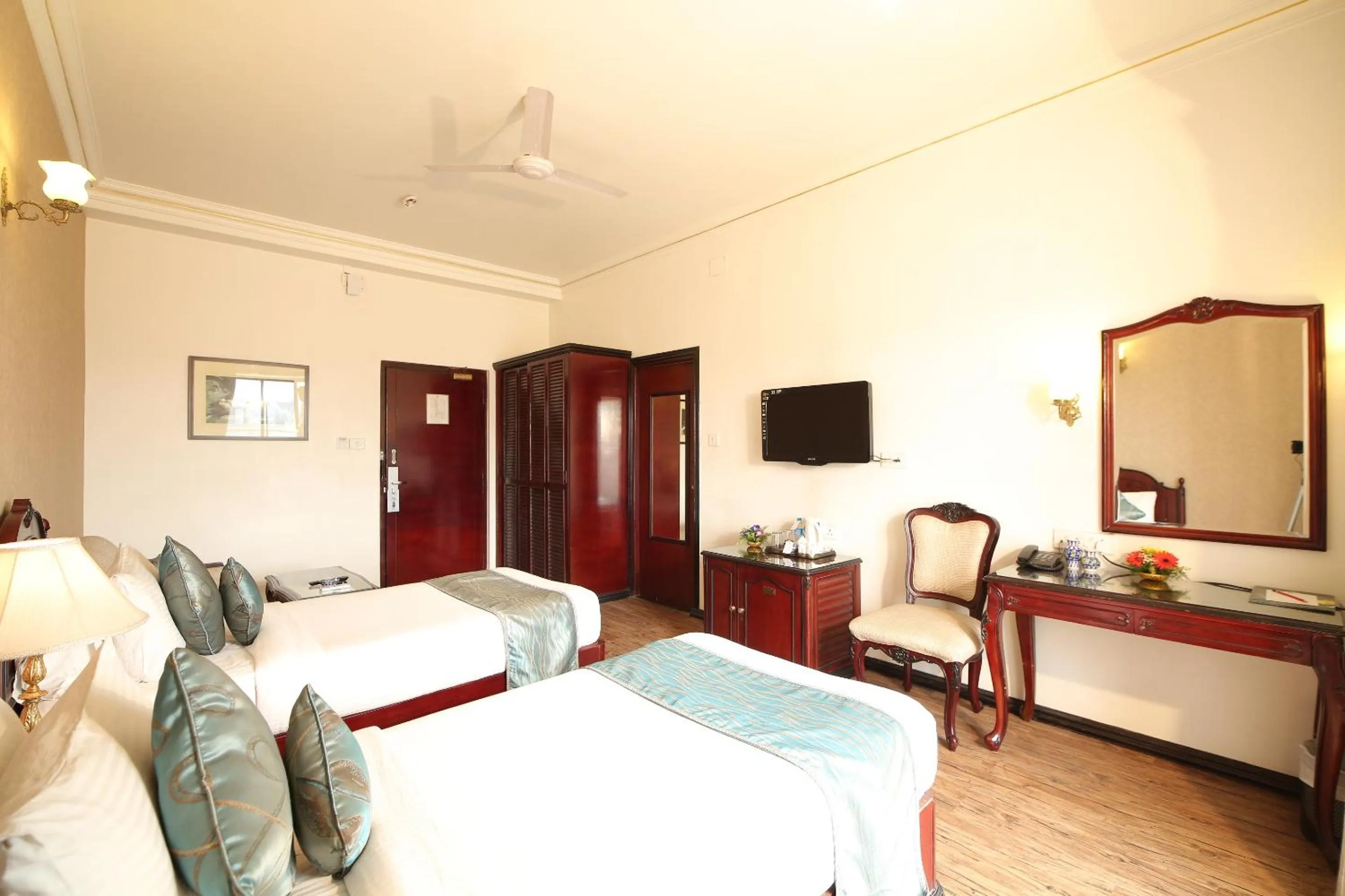 Bedroom, Bed in The Lindsay