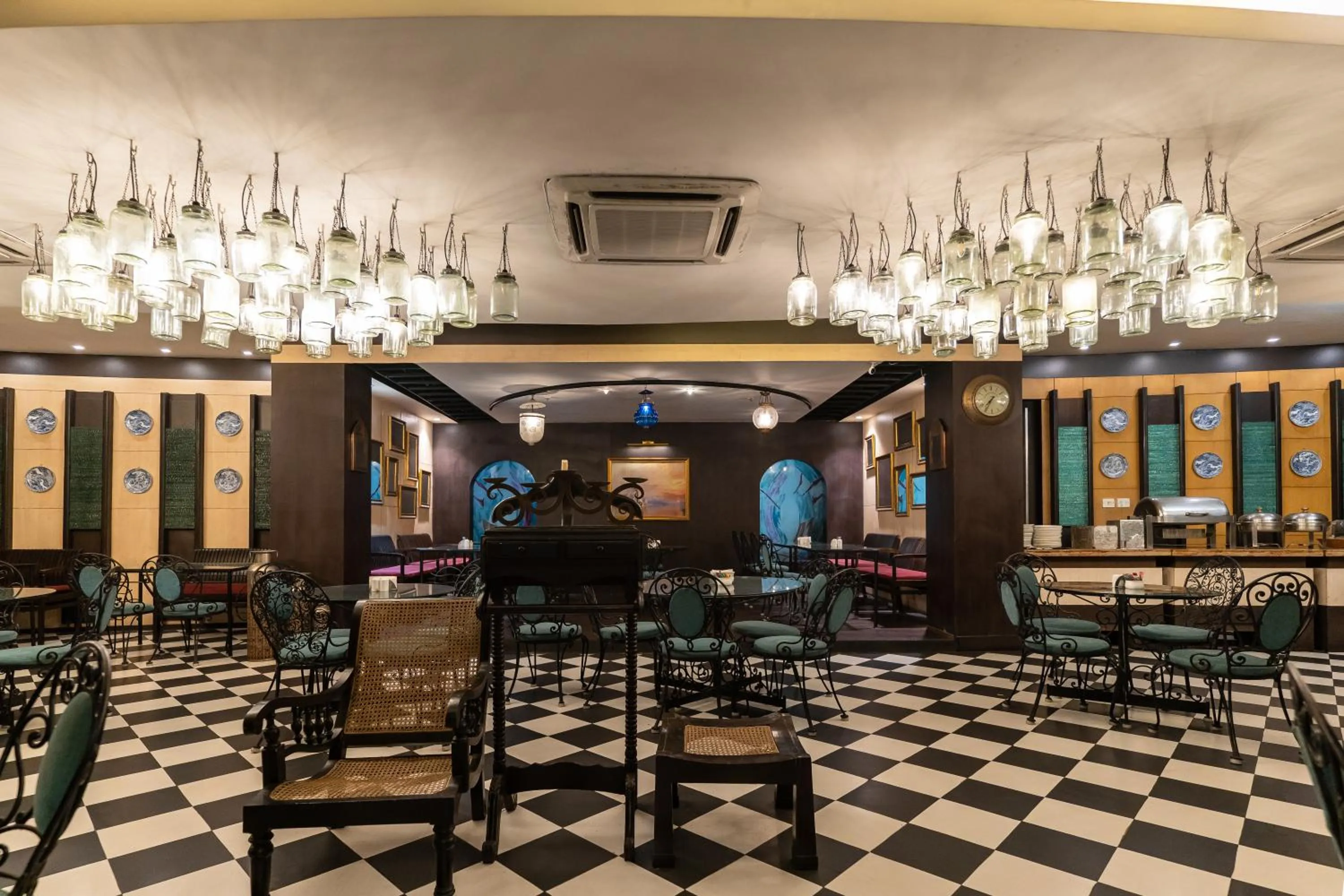 Coffee/tea facilities in The Lindsay