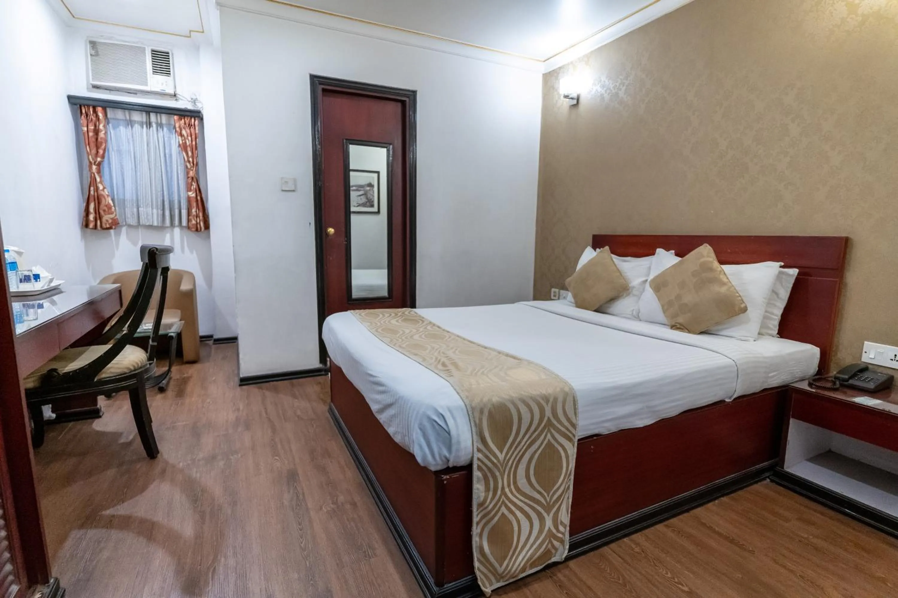 Bedroom, Bed in The Lindsay