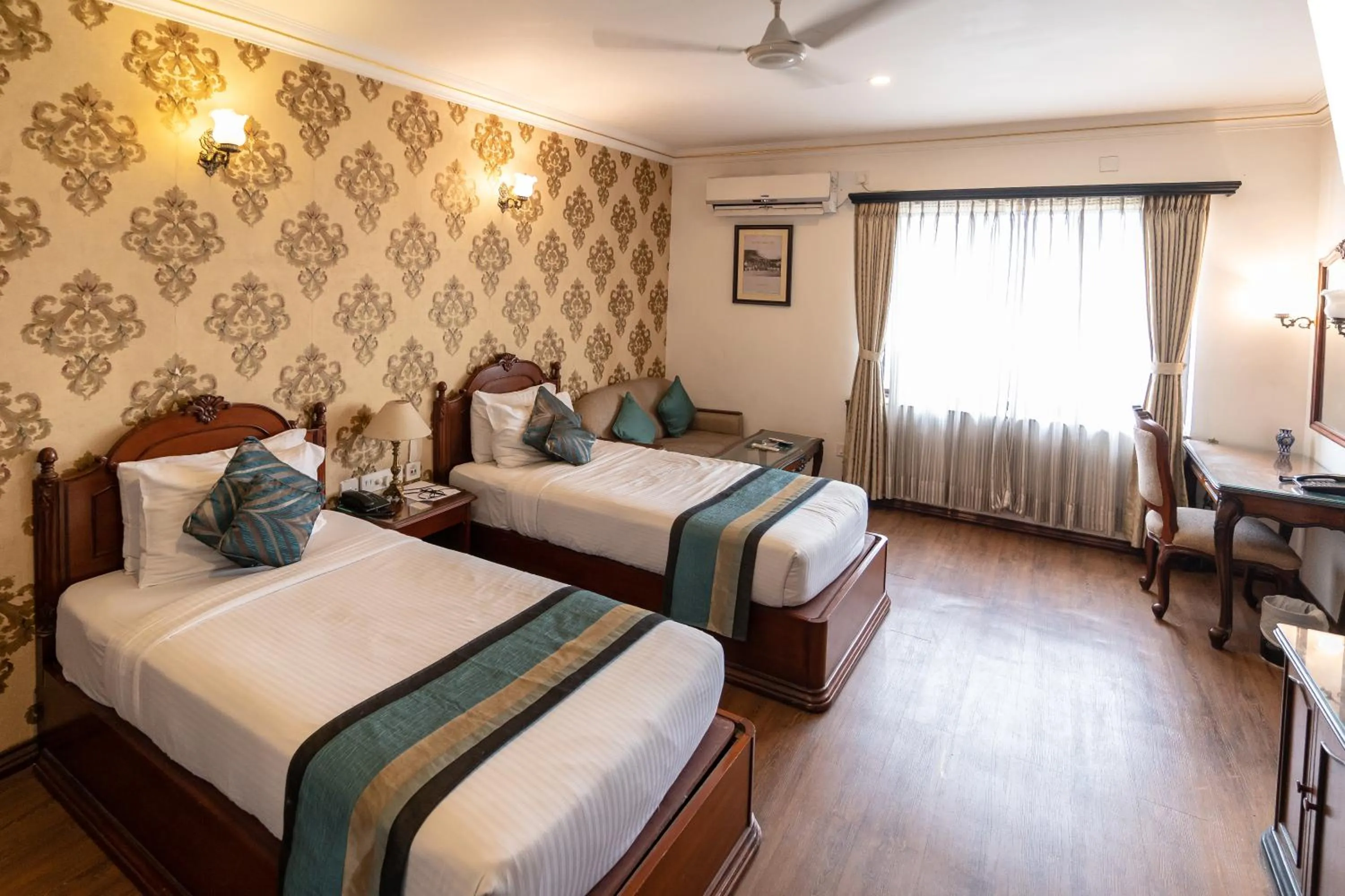 Bedroom, Bed in The Lindsay