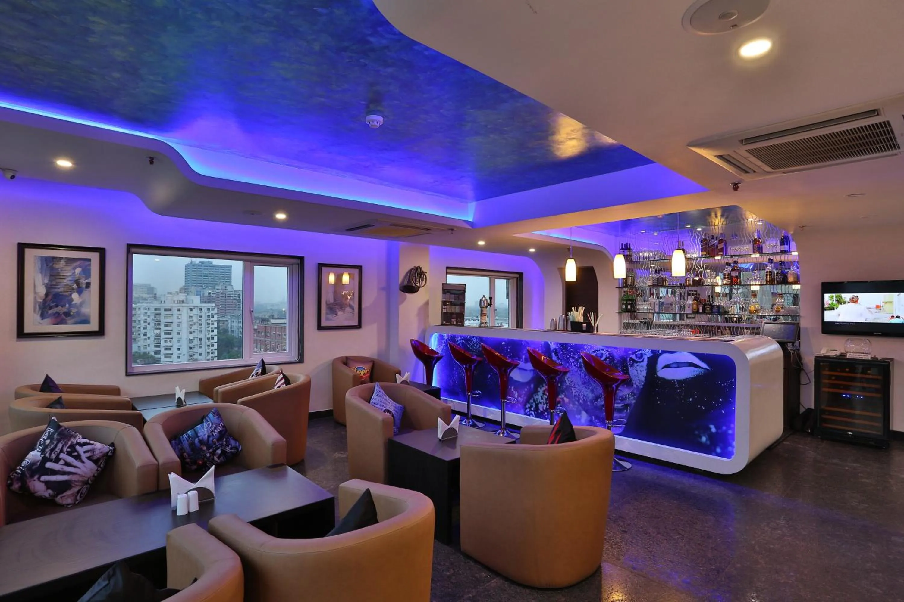 Lounge or bar in The Lindsay