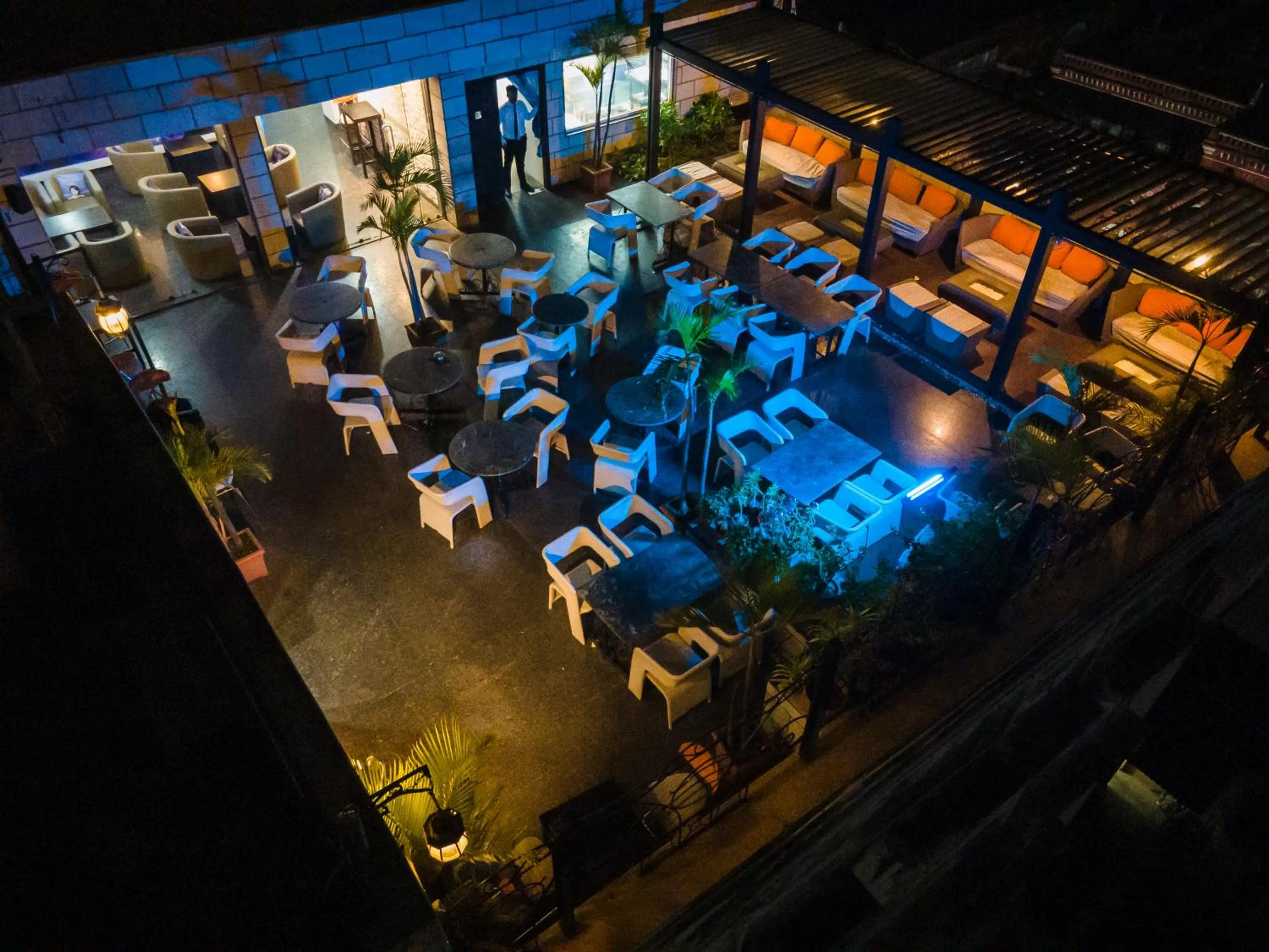 Restaurant/places to eat in The Lindsay