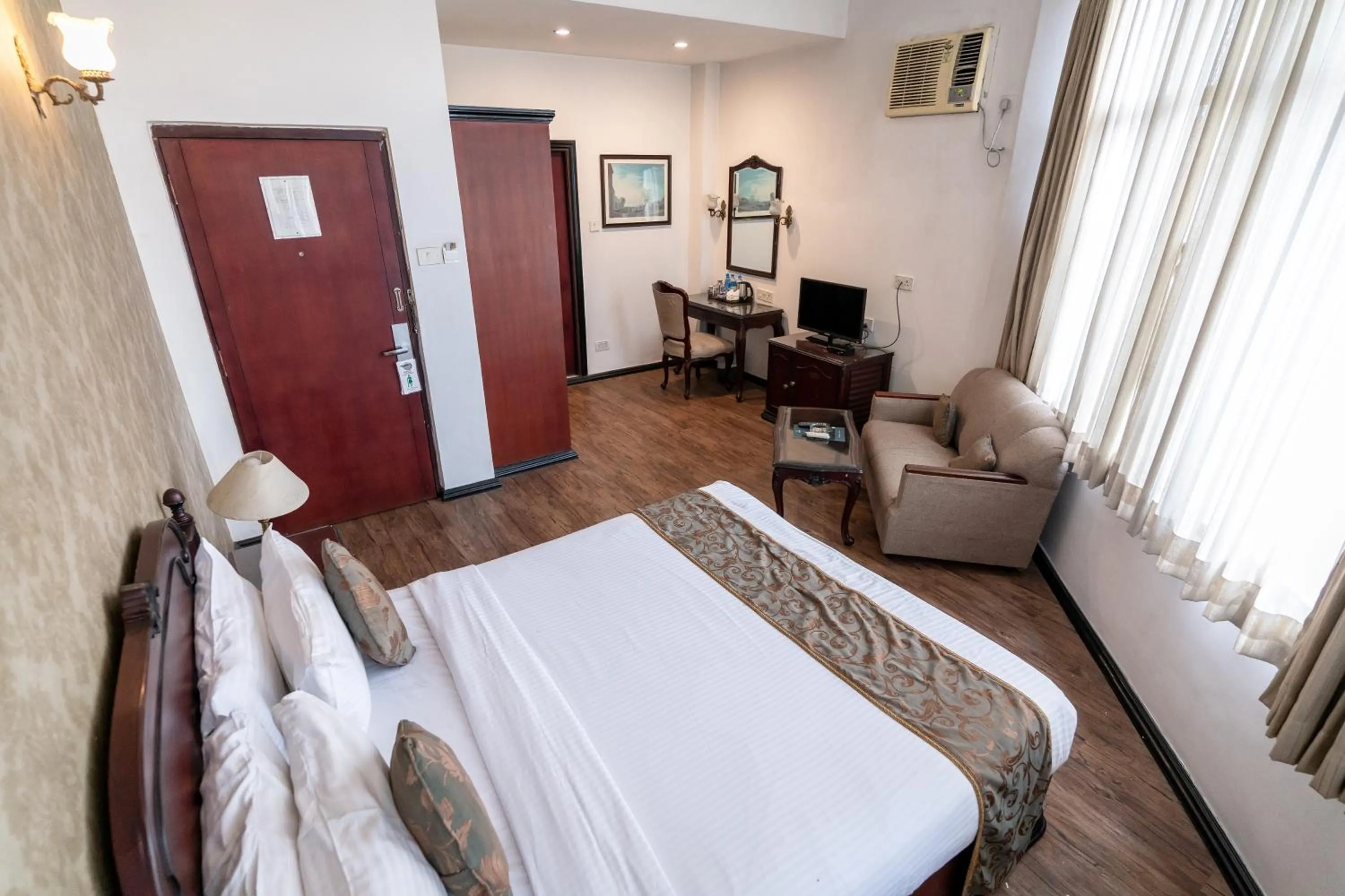 Bedroom, Bed in The Lindsay