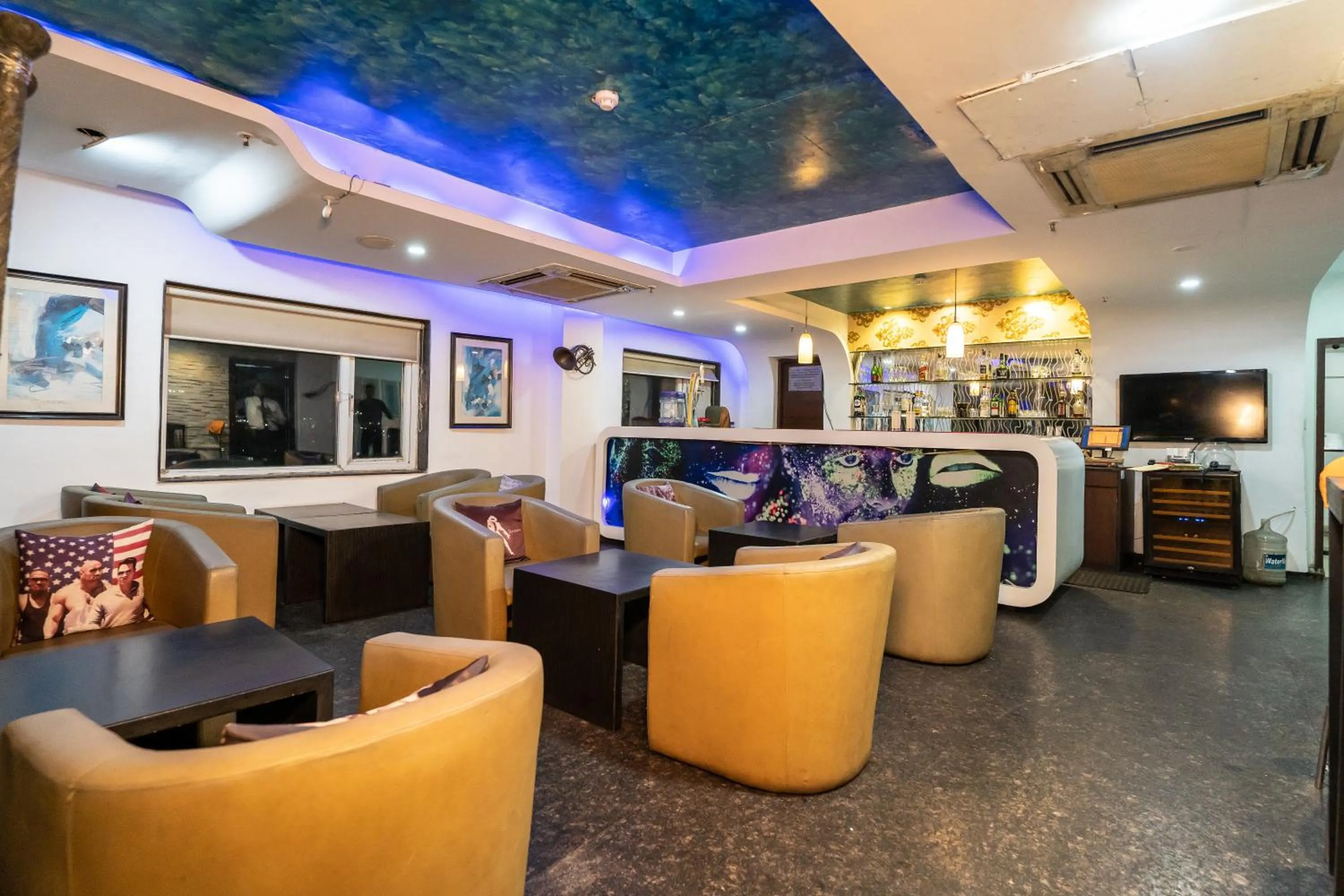 Lounge or bar in The Lindsay