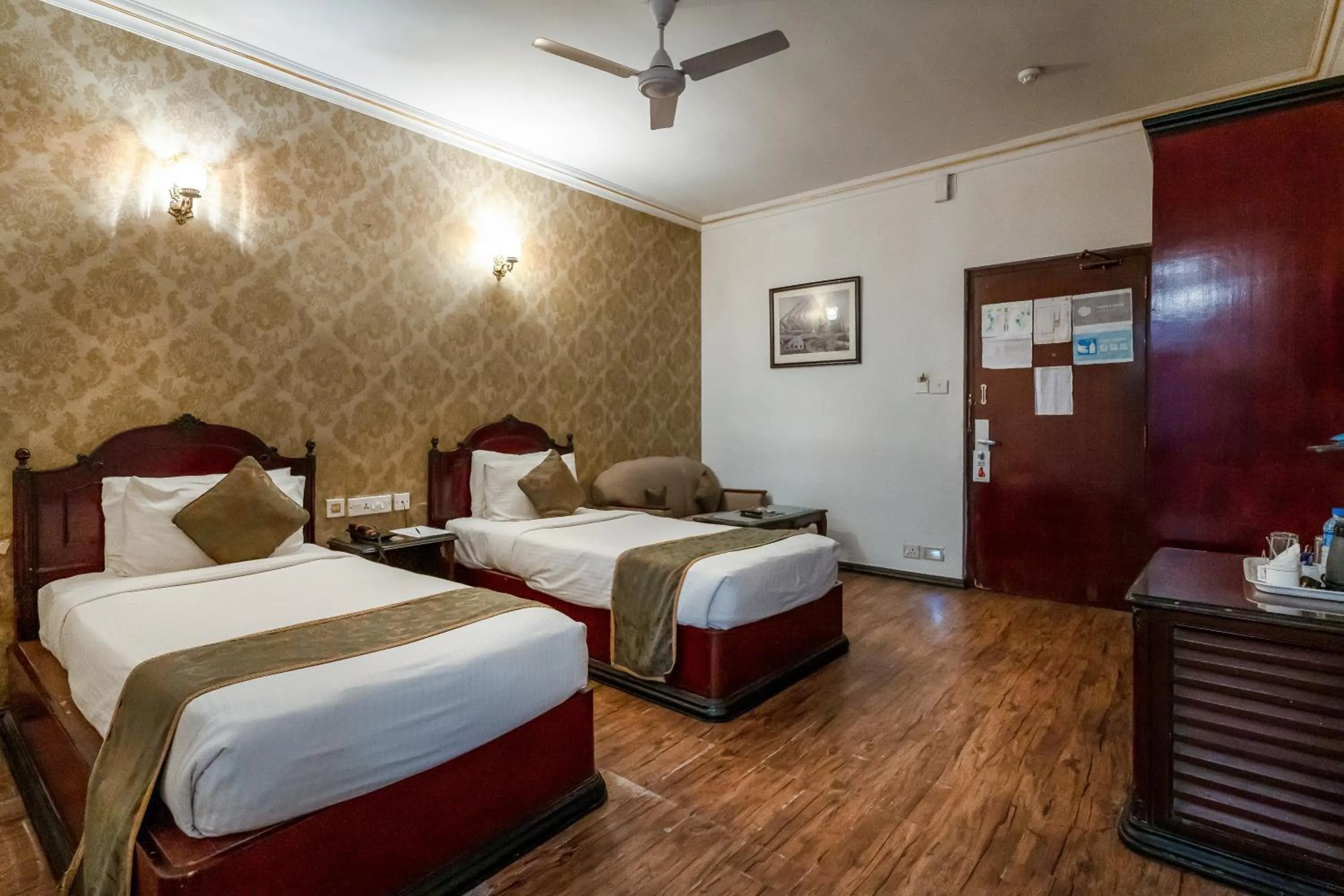 Bedroom, Bed in The Lindsay