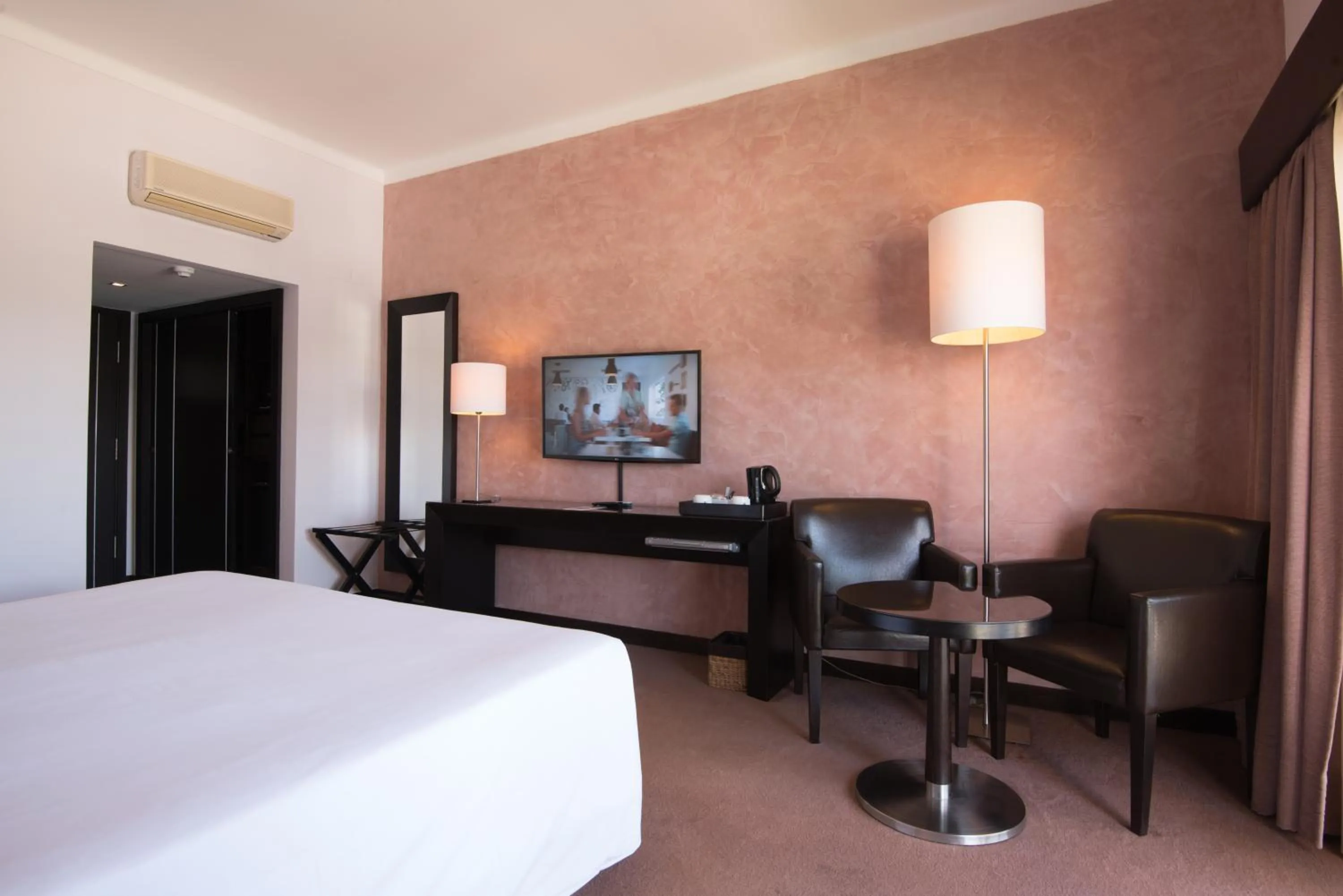 Bedroom, Bed in Vila Gale Collection Praia