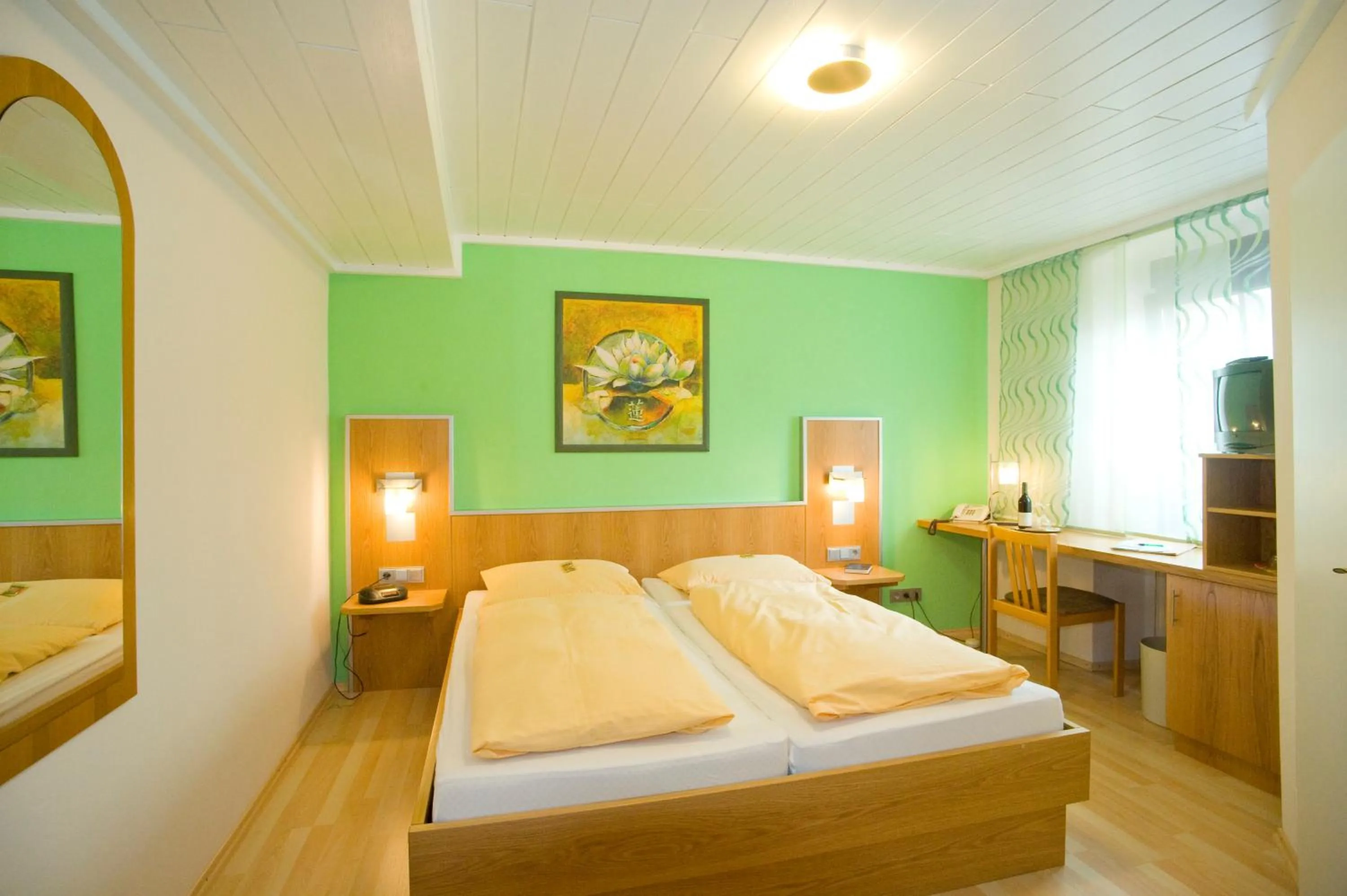 Photo of the whole room, Bed in Hotel Restaurant Reichsadler