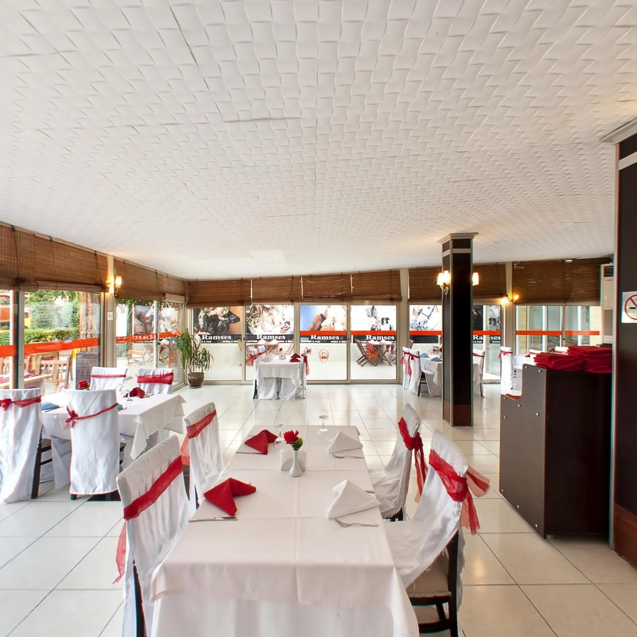 Restaurant/places to eat in Lims Bona Dea Beach Hotel