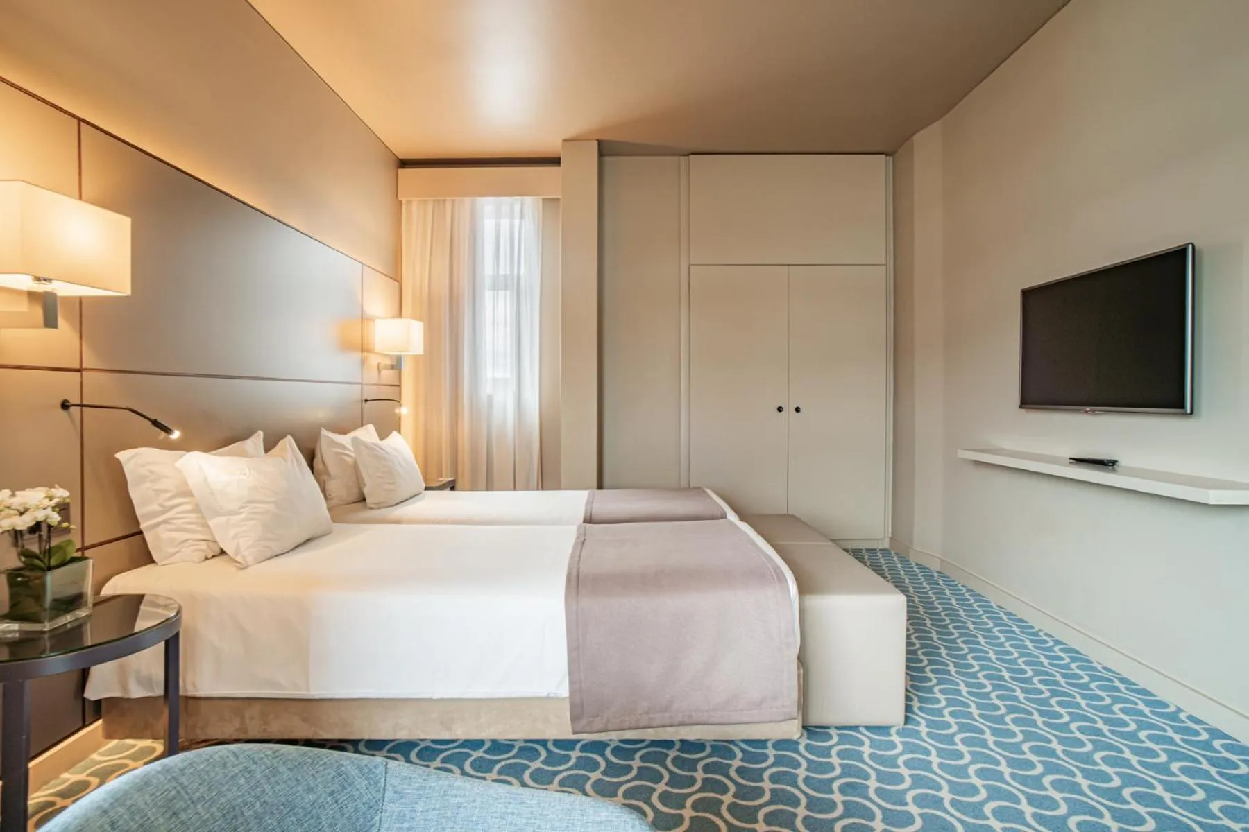 Bedroom, Bed in Hotel Dom Henrique - Downtown