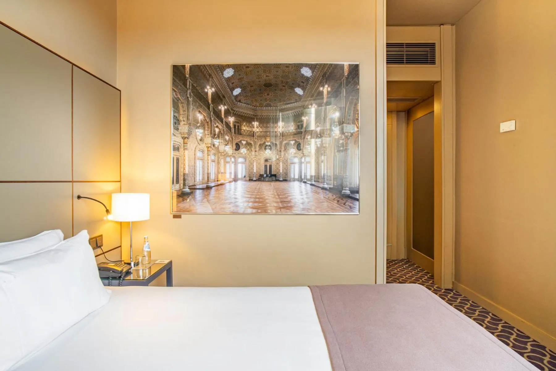 Bedroom, Bed in Hotel Dom Henrique - Downtown