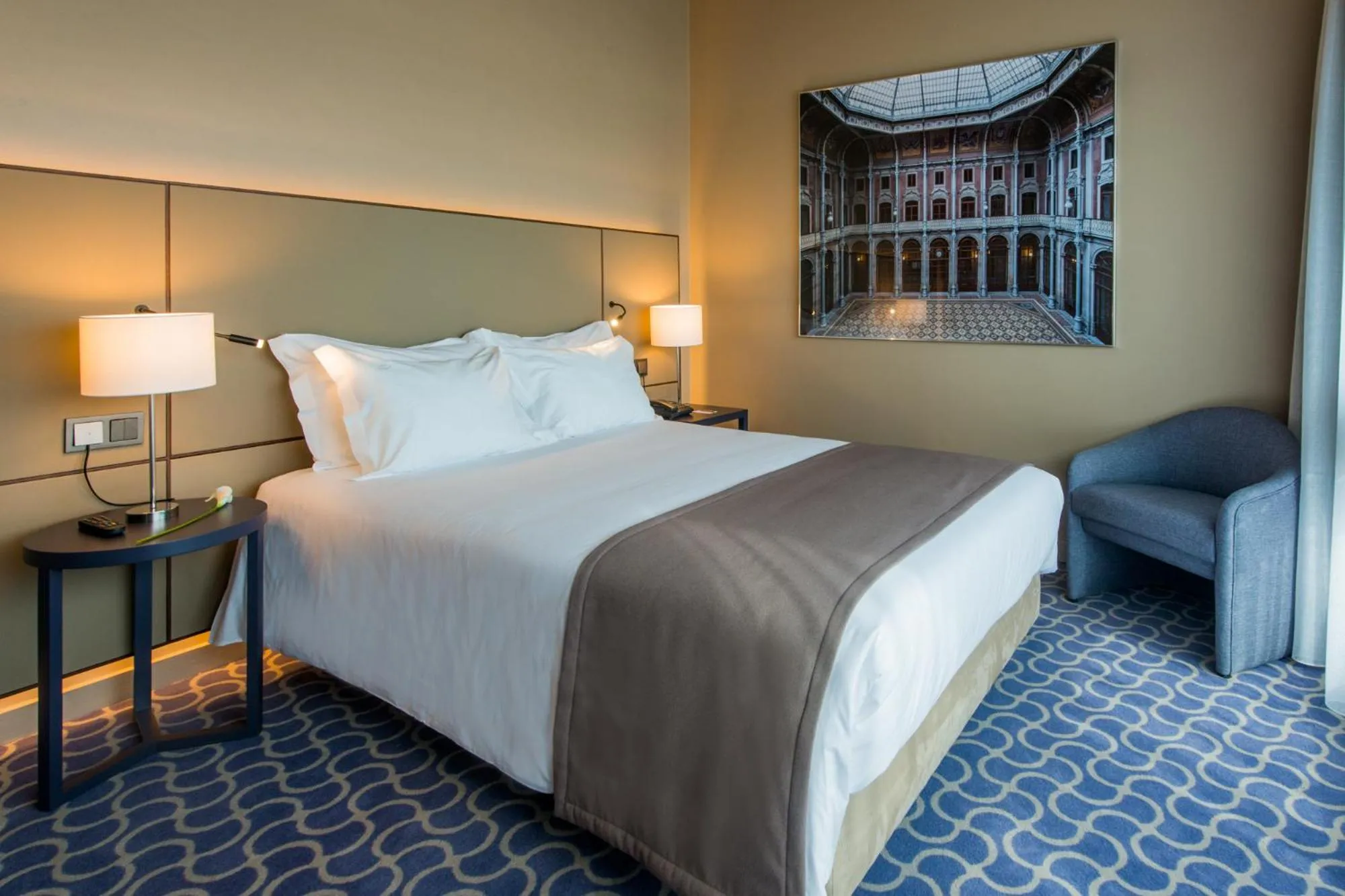 Bedroom, Bed in Hotel Dom Henrique - Downtown