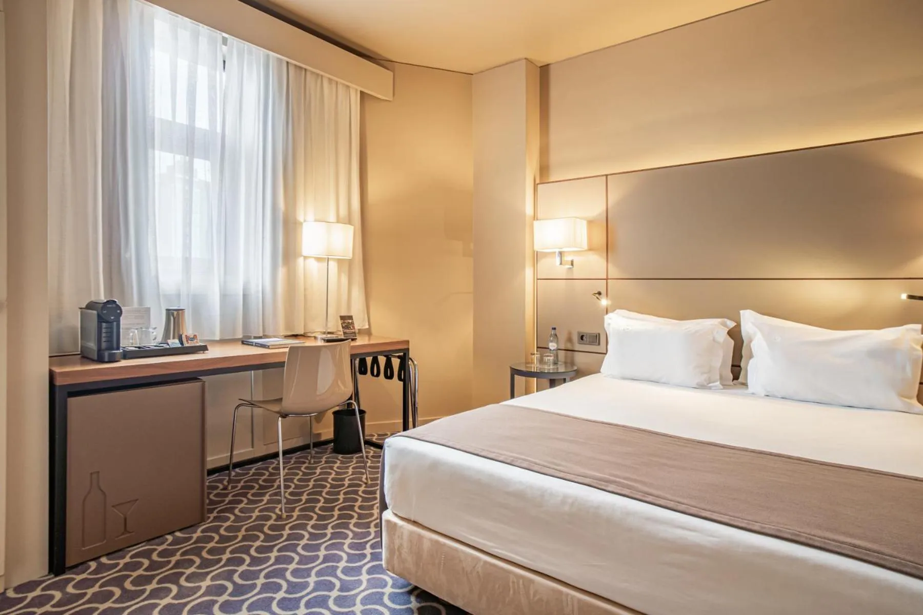 Bedroom, Bed in Hotel Dom Henrique - Downtown