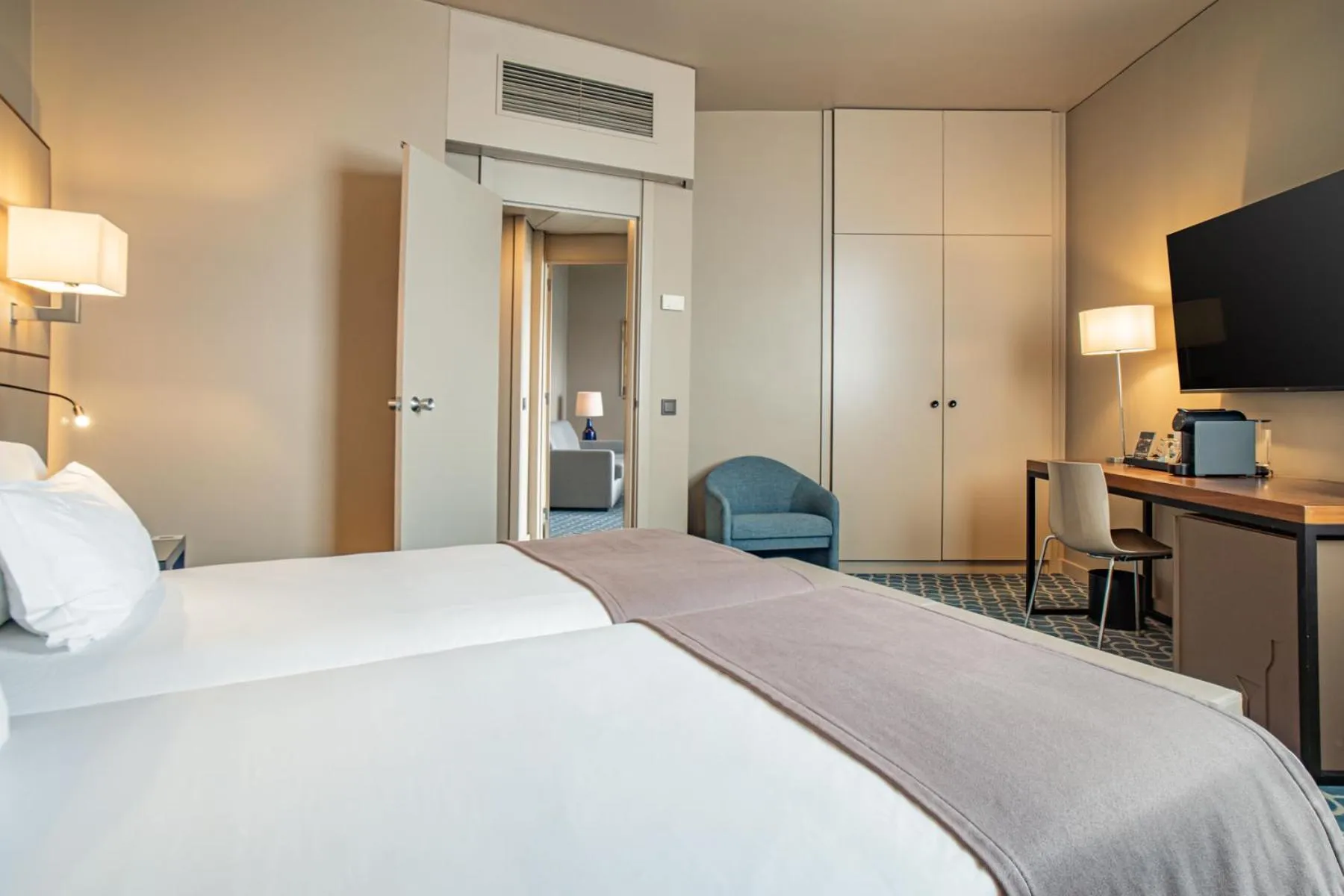 Bedroom, Bed in Hotel Dom Henrique - Downtown