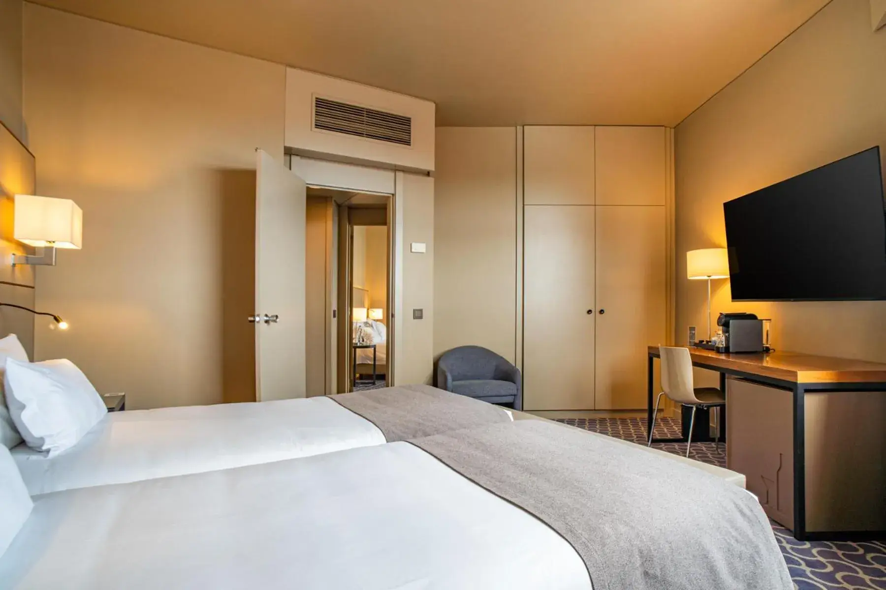 Comfort Family Room Plus in Hotel Dom Henrique - Downtown Comfort Family Room Plus in Hotel Dom Henrique - Downtown