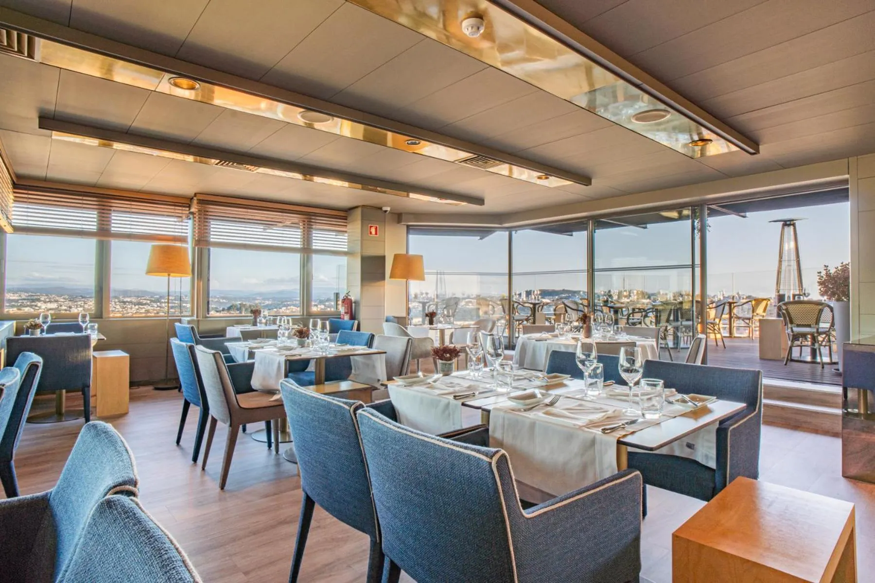 Restaurant/places to eat in Hotel Dom Henrique - Downtown