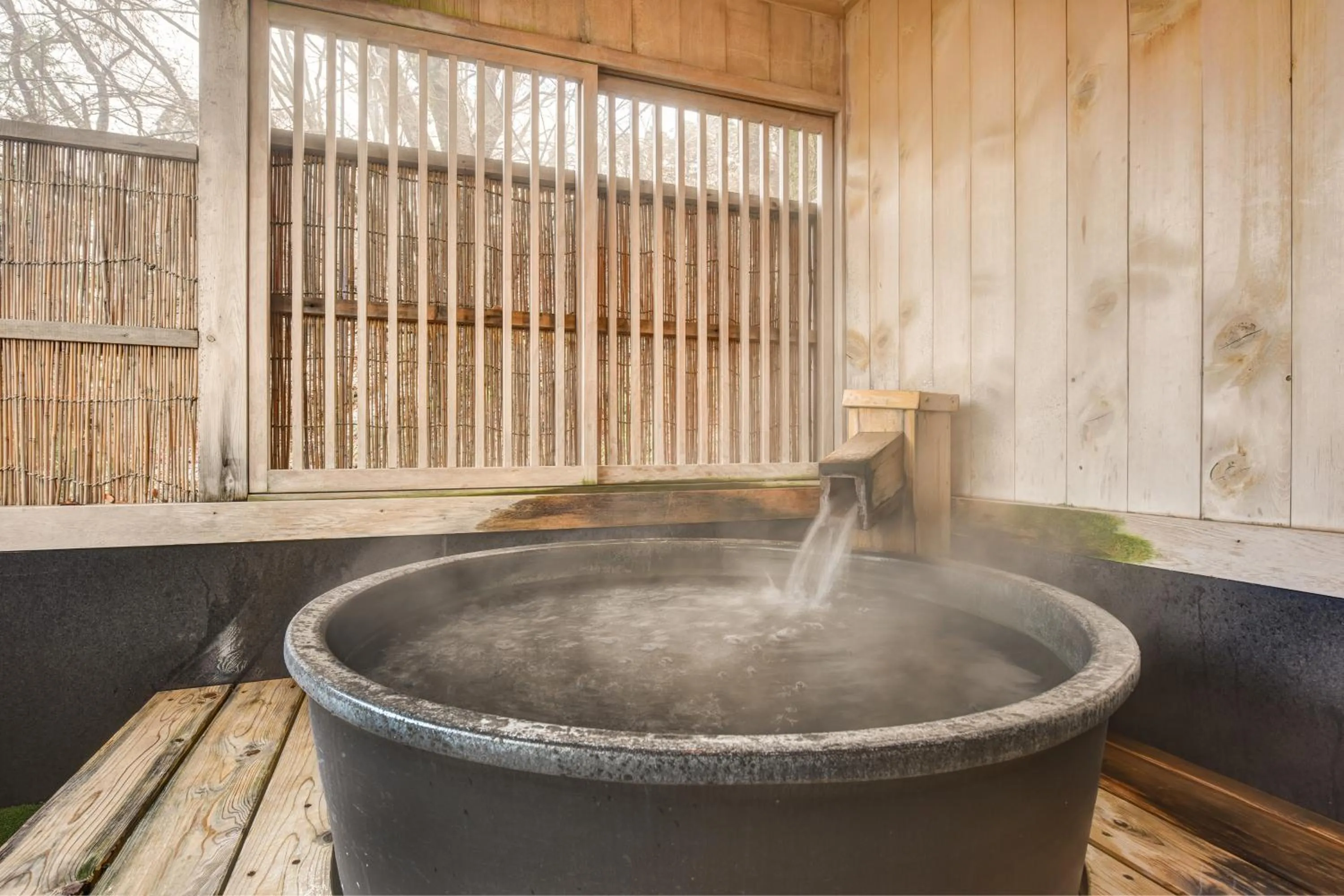 Hot Spring Bath in Hidatakayama Futarishizuka Hakuun